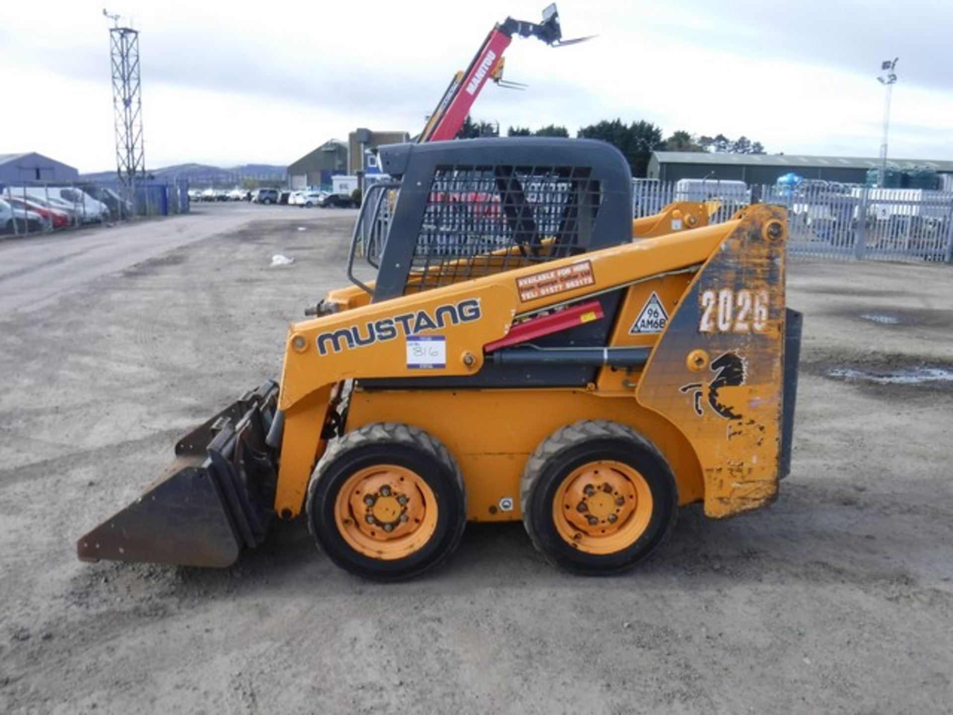 2015 Mustang 2026 skid steer loader c/w bucket. Lift capacity 476kg. Max. reach 2746mm. 76 - Image 5 of 8