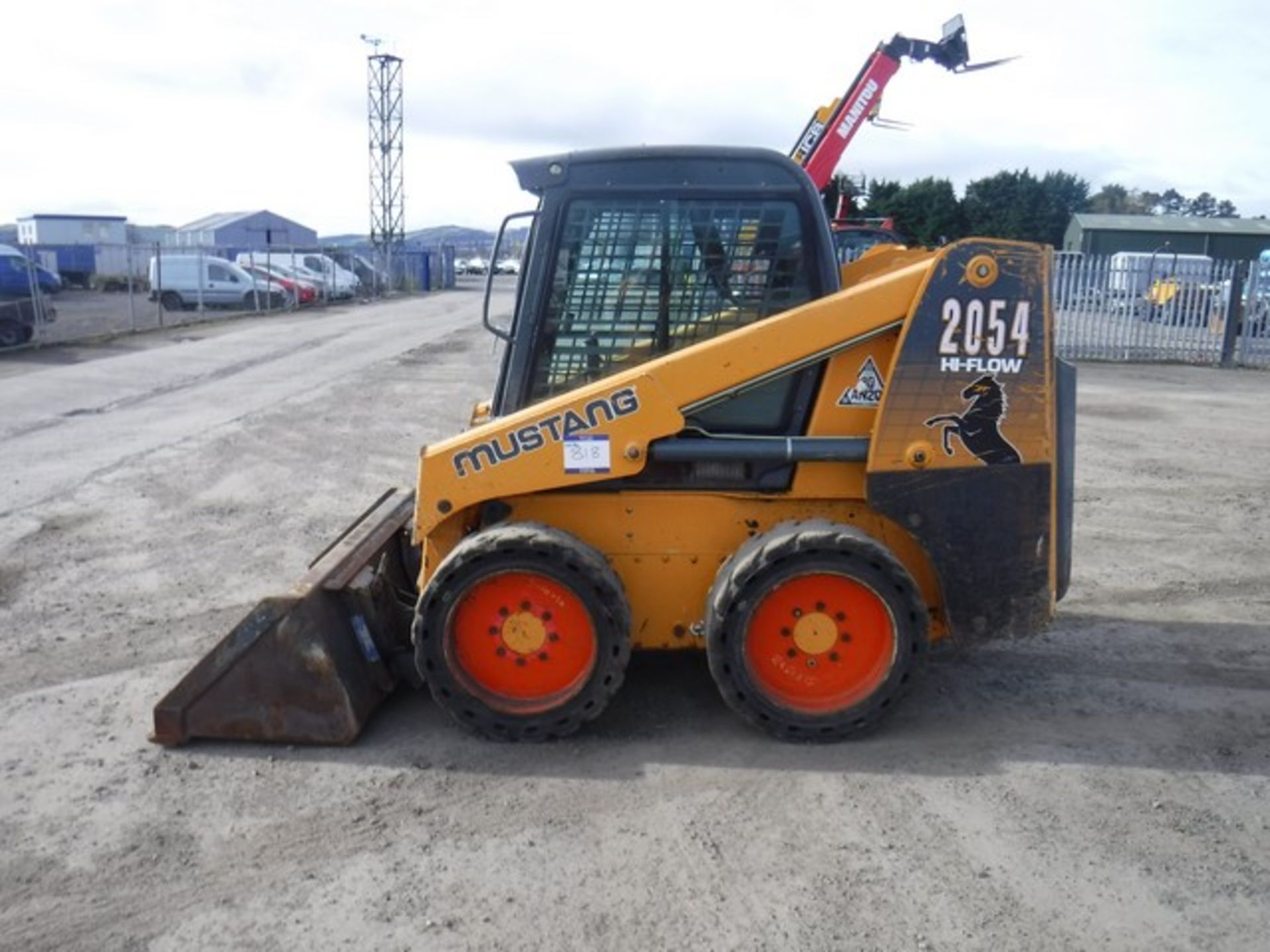 2014 Mustang 2054 skid steer loader c/w door kit, solid wheels, hi-flo hydraulics, rear co - Image 5 of 8