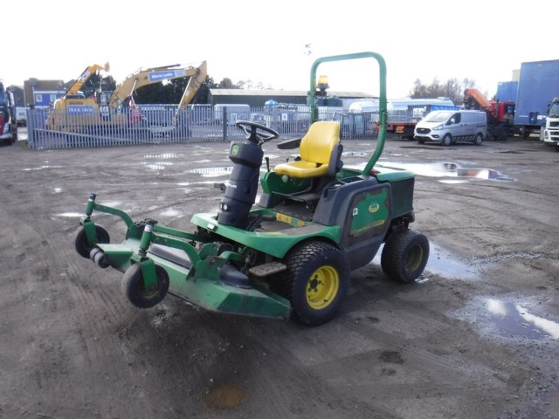 JOHN DEERE 1565 62&quot; cutting deck. 2504hrs (not verified)