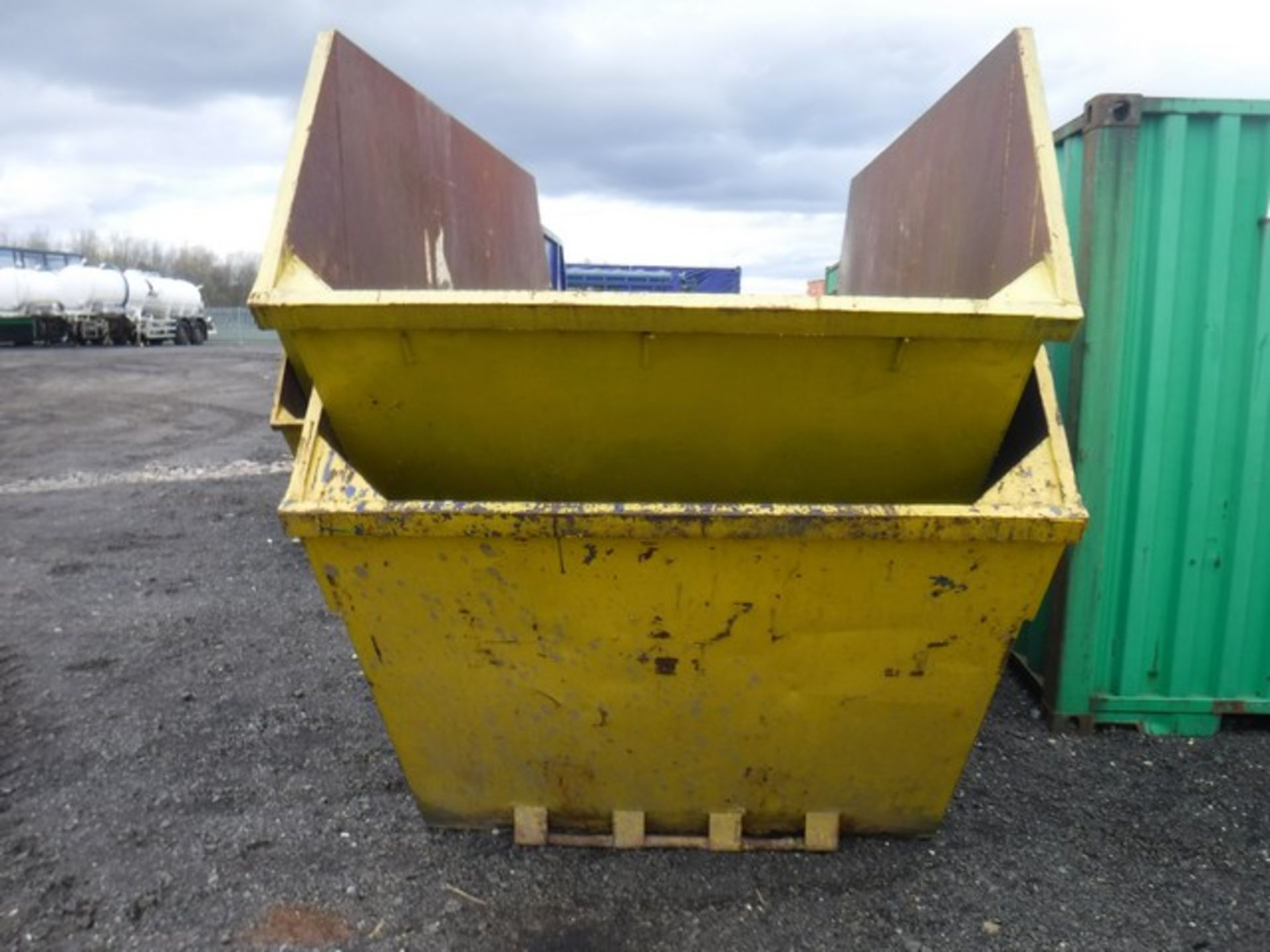 2 x open 8 yard skips, asset nos SK172 &amp; SK84 - Image 2 of 2