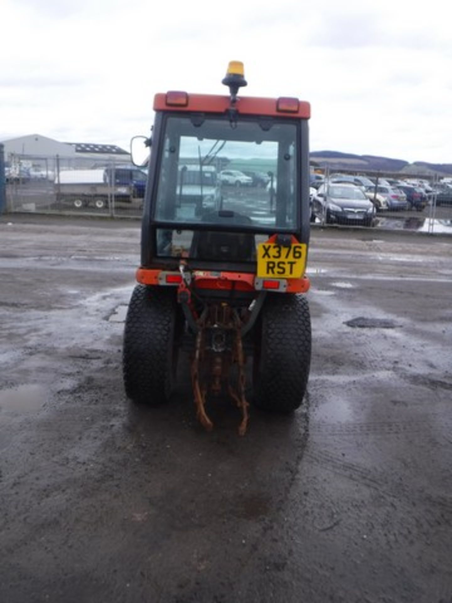 KUBOTA tractor B2100D 2337hrs (not verified) c/w snow plough. V5 in office. - Image 4 of 7