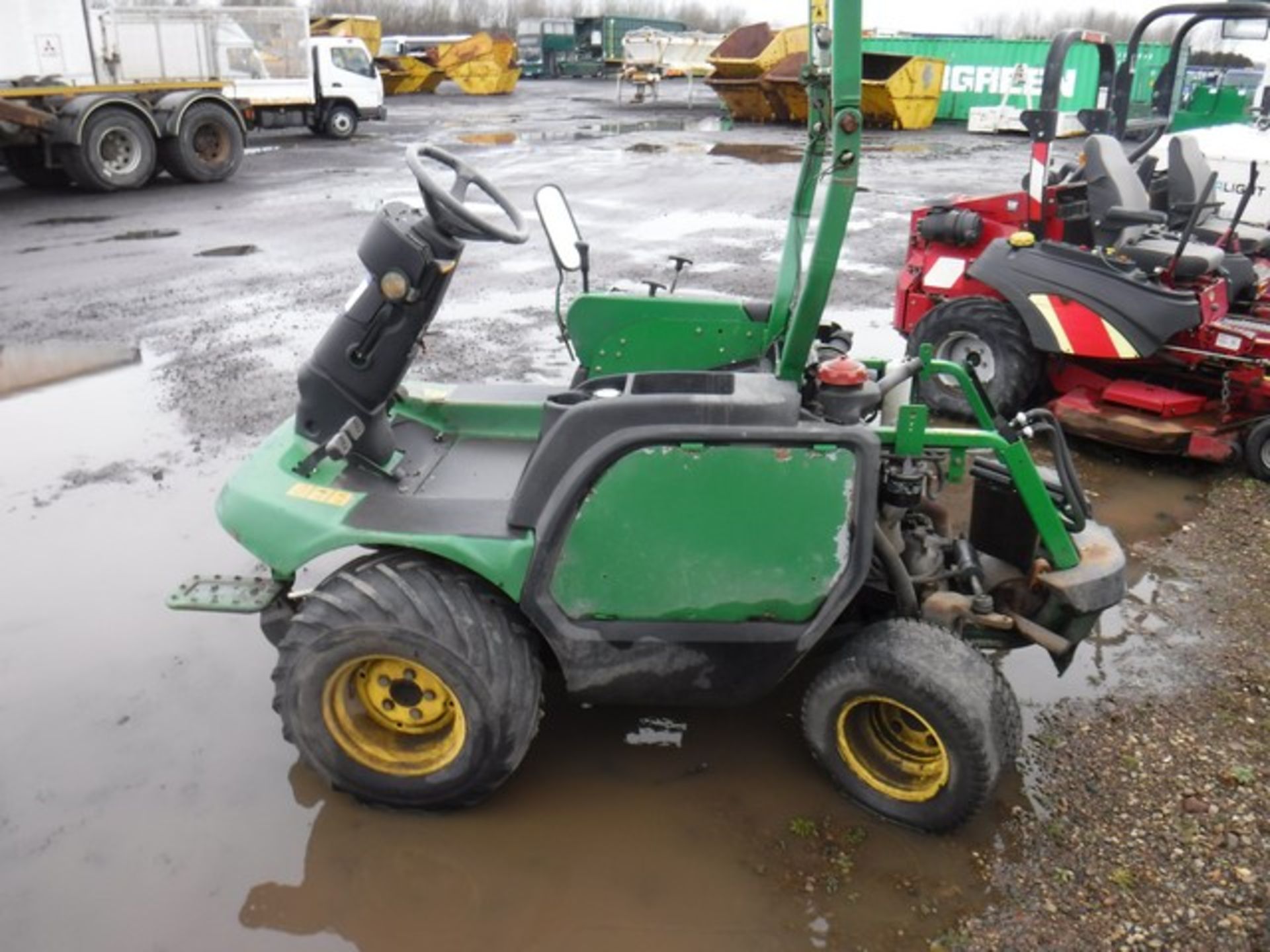 JOHN DEERE 1545 4wd mower. Reg No SP54 DOU Hrs unknown. Documents in office. **NON-RUNNER, - Bild 4 aus 5