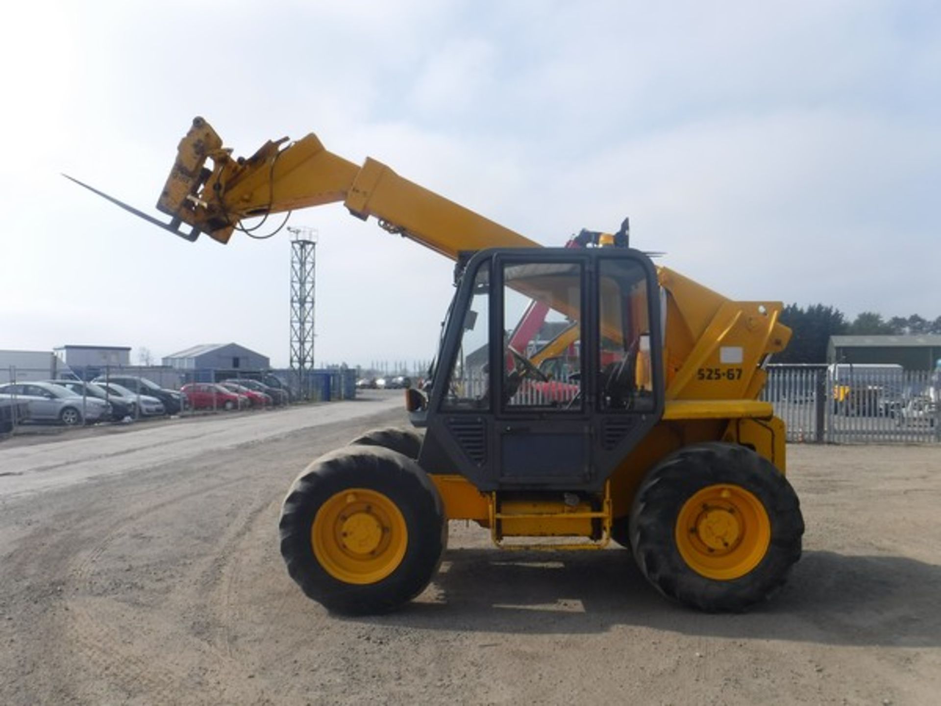 JCB 525-67 loadal. 6948hrs not verified) c/w pallet forks (not verified) S/N 609462X - Bild 5 aus 10