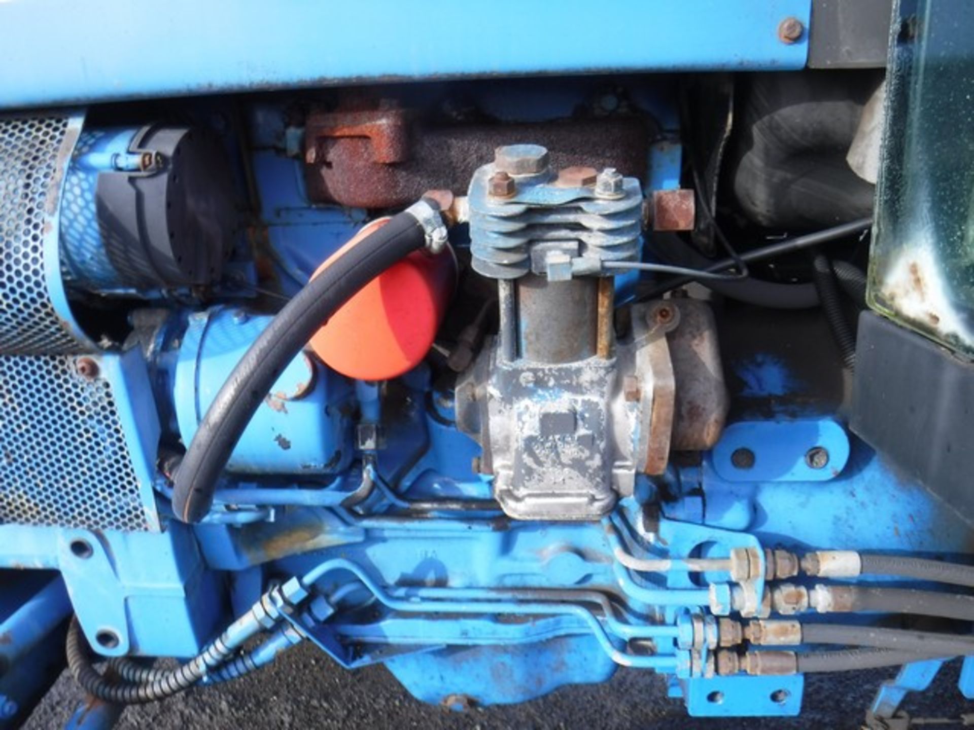 FORD 4630 2wd tractor, piped for trailer, air brakes good condition, 623 hrs (guaranteed). - Image 6 of 11