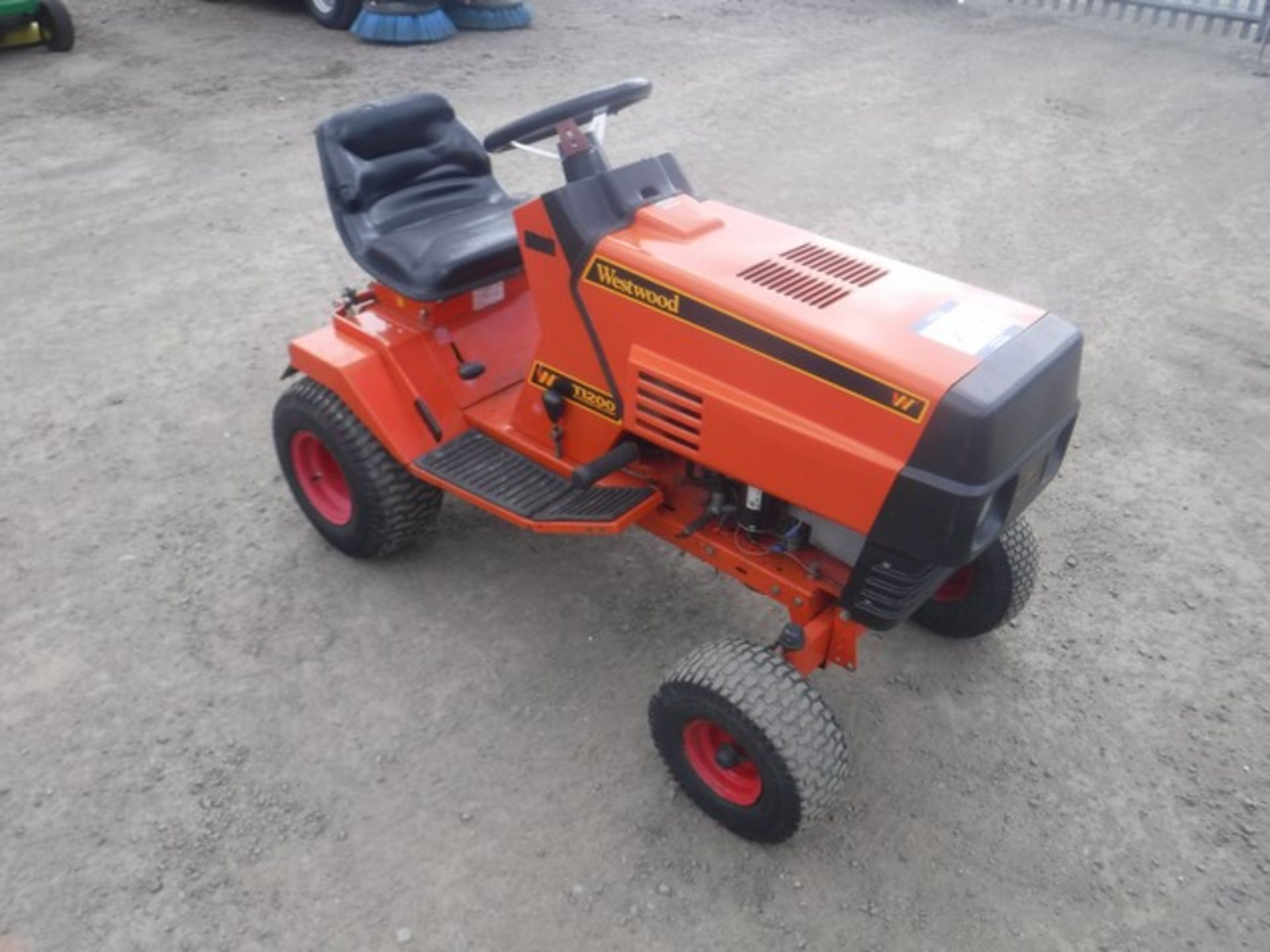 WESTWOOD T1200 garden tractor, new starter motor, drive belt and brake pads - Image 2 of 4