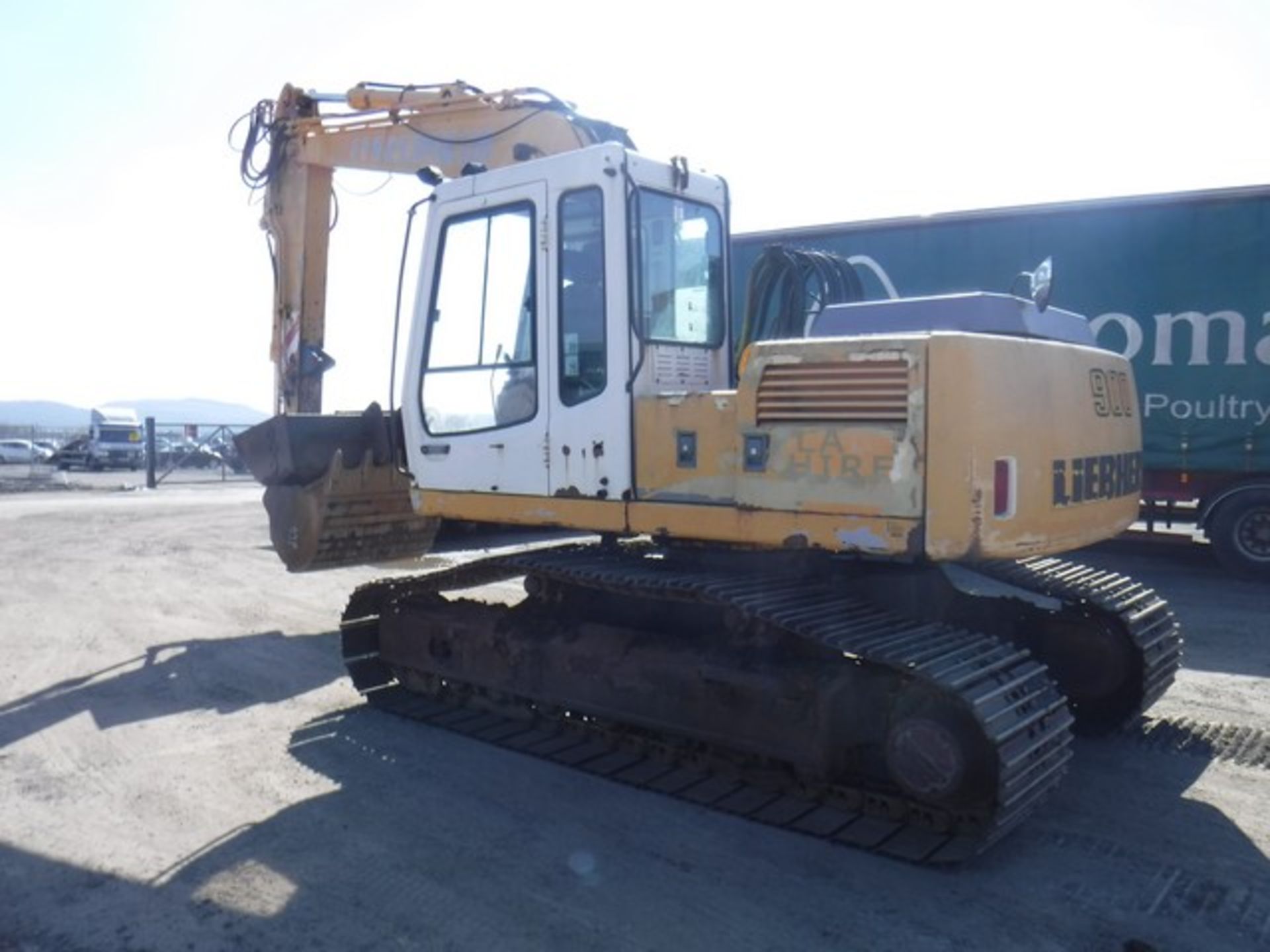 2000 LIEBHERR R900B excavator c/w 4 buckets. 10237hrs (not verified) S/N 6646120 - Bild 5 aus 10