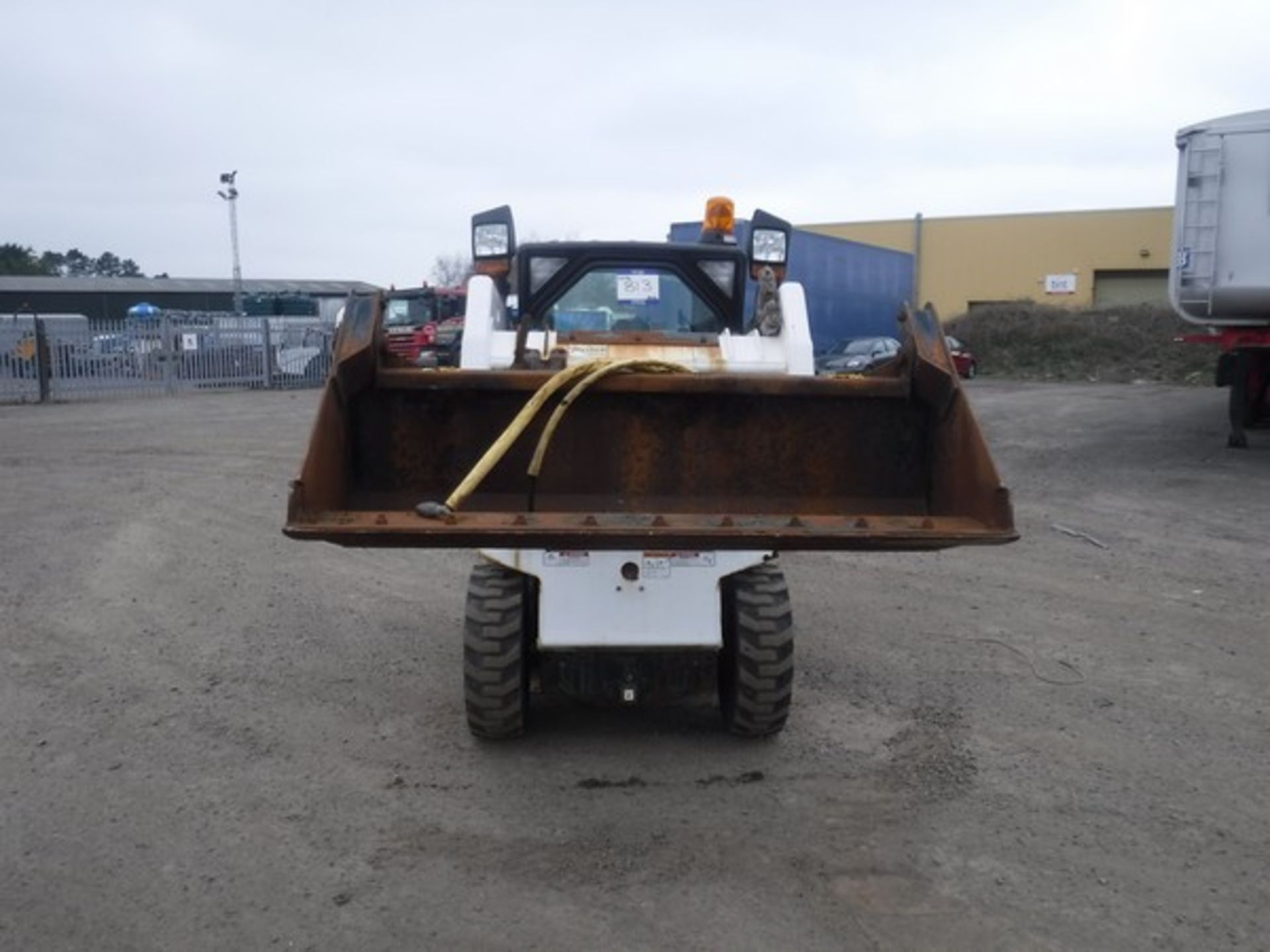 BOBCAT S100 c/w one bucket 82hrs. S/N A8ET20652. *NO KEYS* - Image 2 of 7