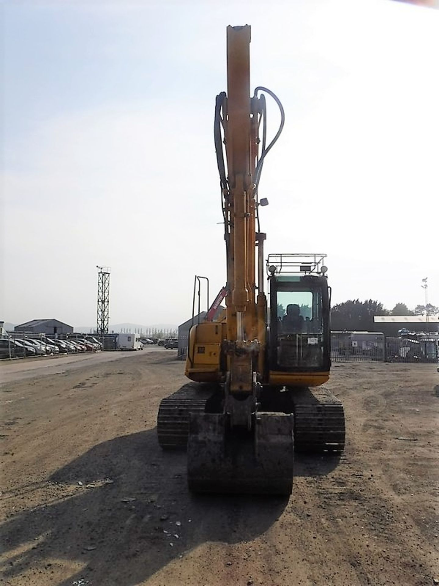 2006 JCB 130 c/w one bucket. New idler fitted. S/N JCBJS13CT61179799 - Image 2 of 8