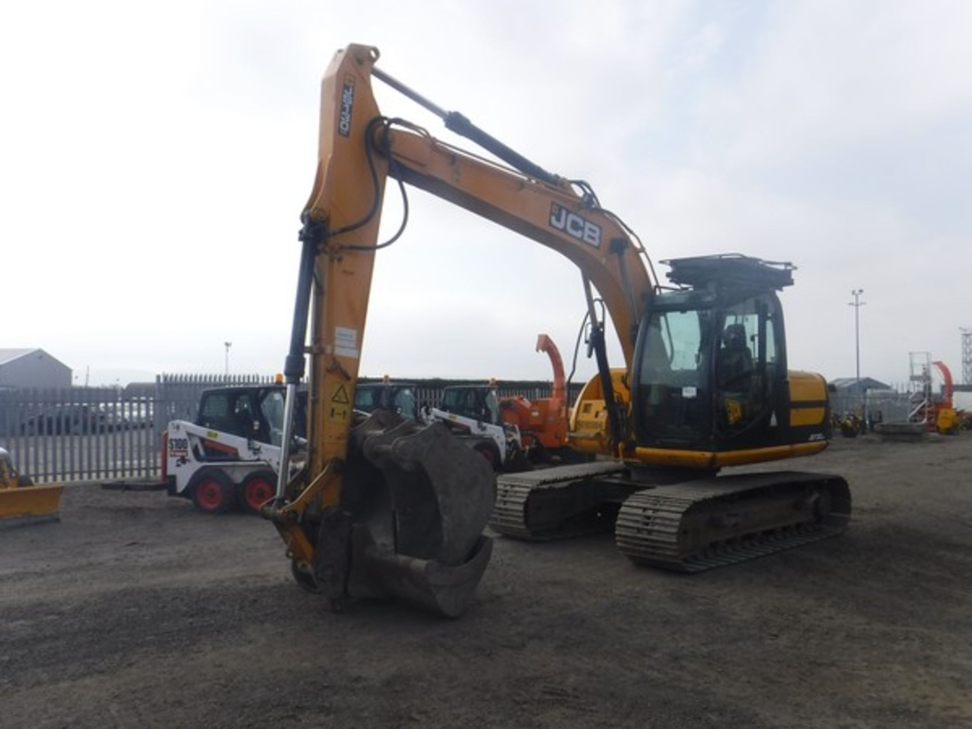 2001 JCB JS130 hydraulic excavator 5134hrs (not verified). Lift capacity 13147 kg. Fully