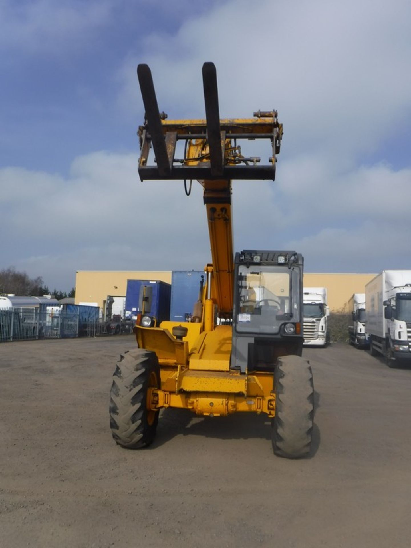 JCB 525-67 loadal. 6948hrs not verified) c/w pallet forks (not verified) S/N 609462X - Bild 2 aus 10