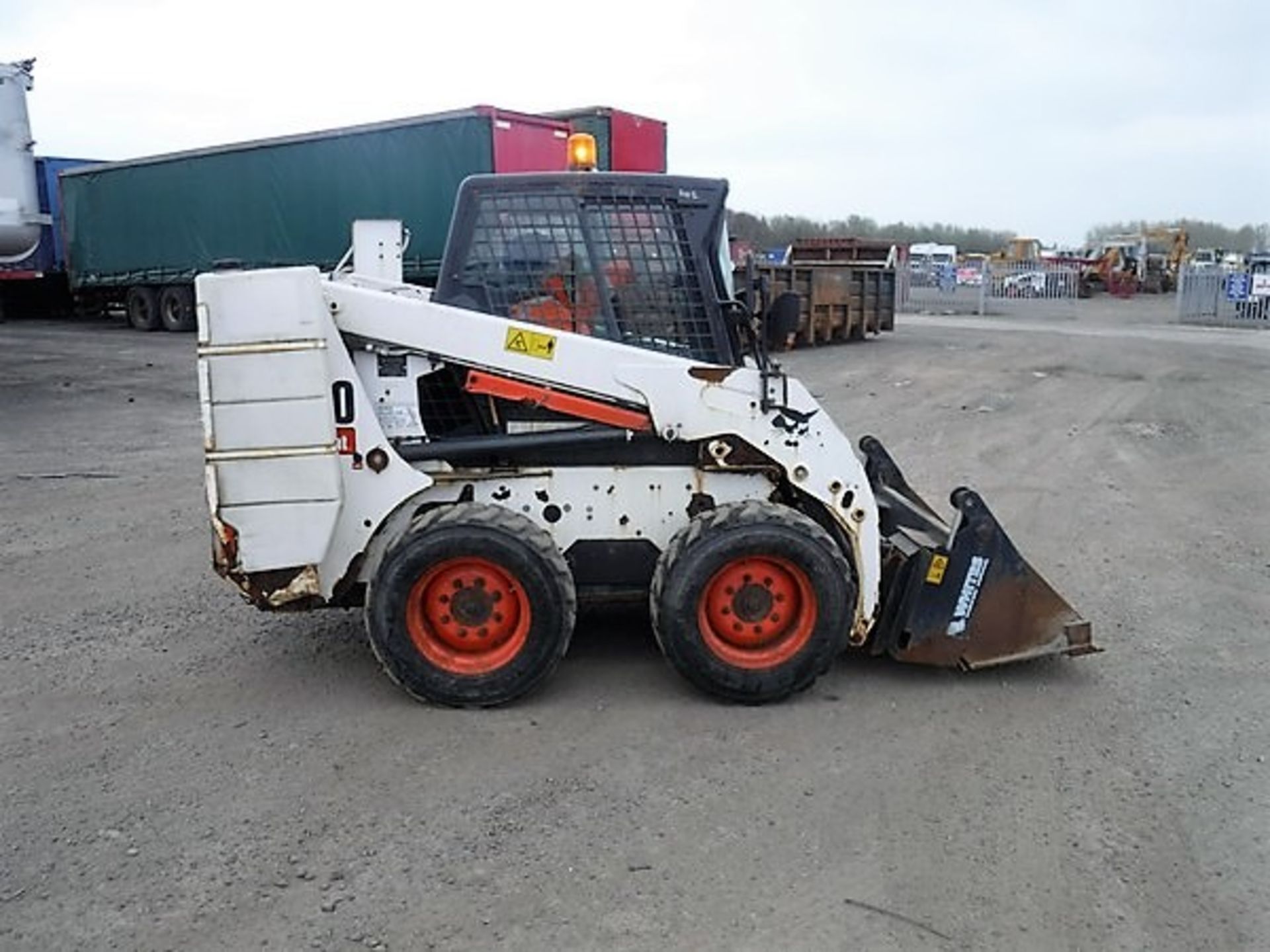 BOBCAT S160 c/w one bucket 163hrs. S/N A8L470180. *NO KEYS* - Image 3 of 6