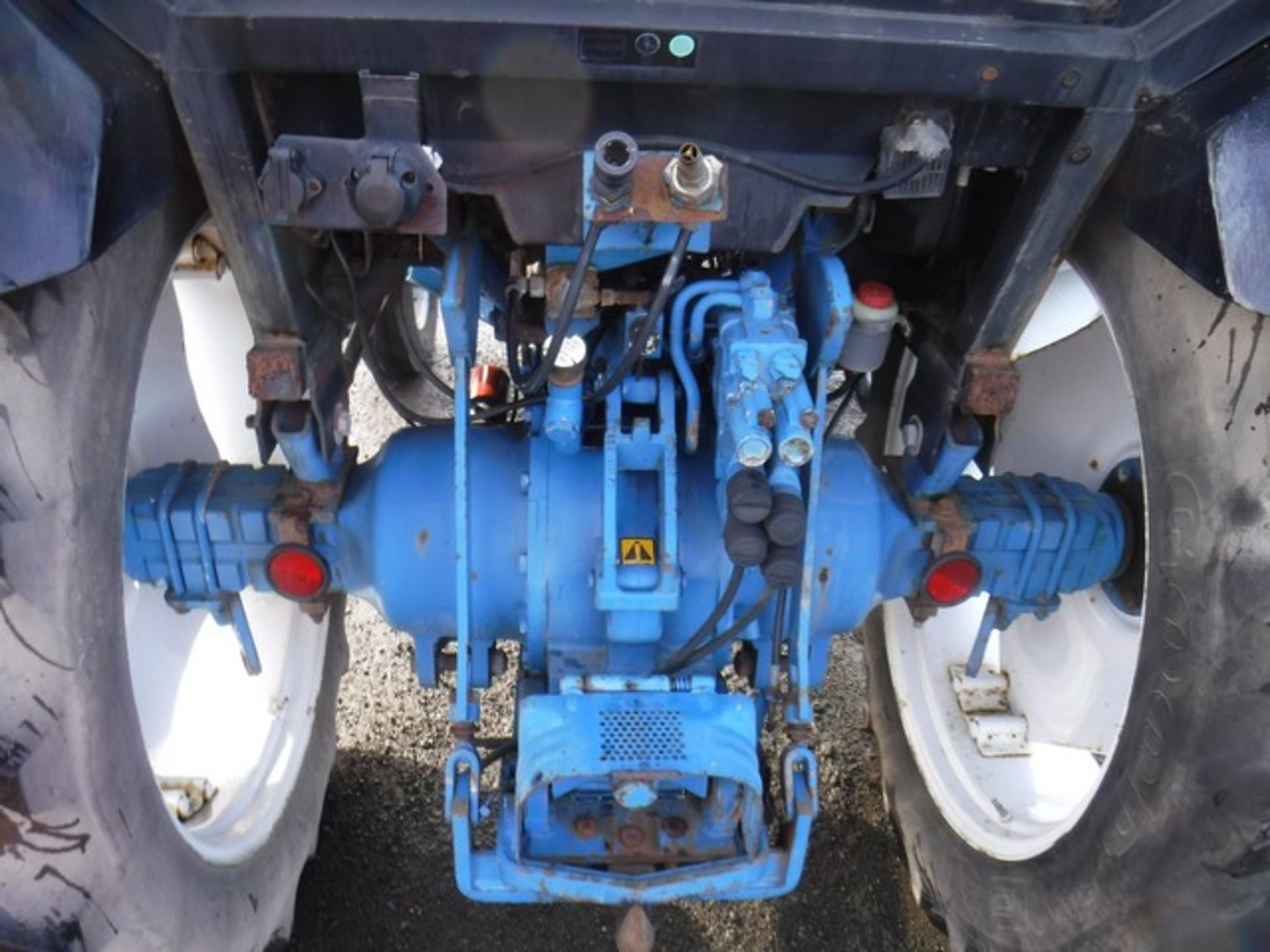 FORD 4630 2wd tractor, piped for trailer, air brakes good condition, 623 hrs (guaranteed). - Image 8 of 11
