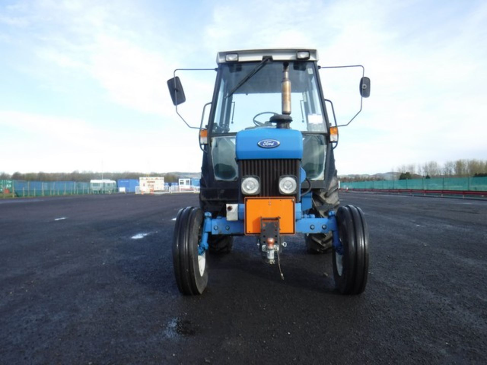 FORD 4630 2wd tractor, piped for trailer, air brakes good condition, 623 hrs (guaranteed). - Image 2 of 11