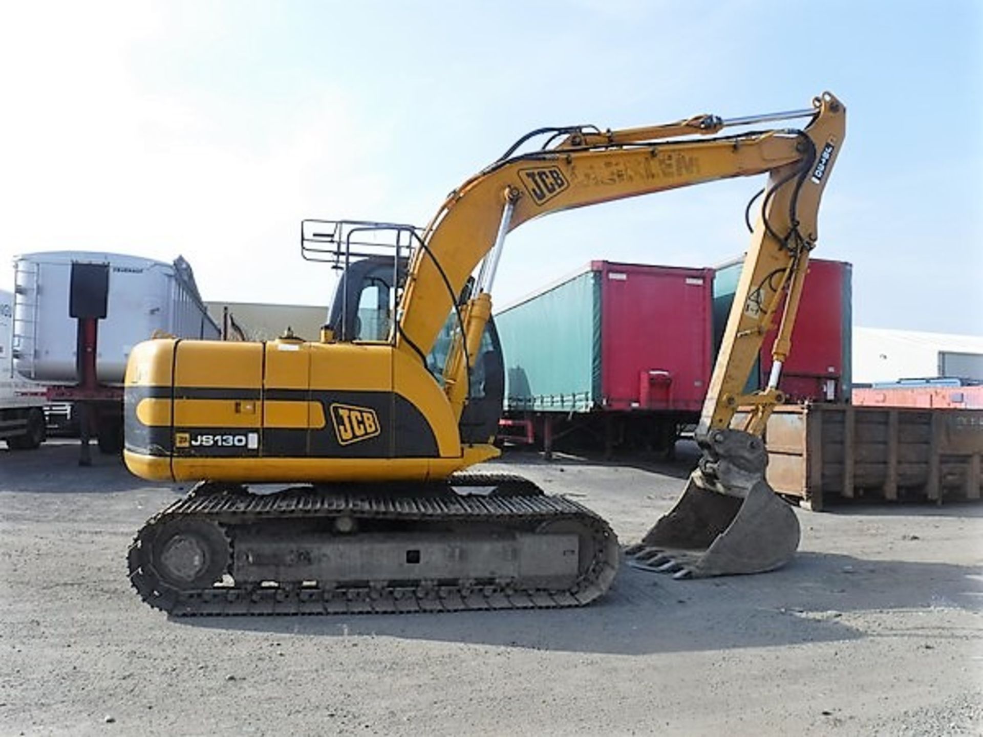 2006 JCB 130 c/w one bucket. New idler fitted. S/N JCBJS13CT61179799 - Image 3 of 8