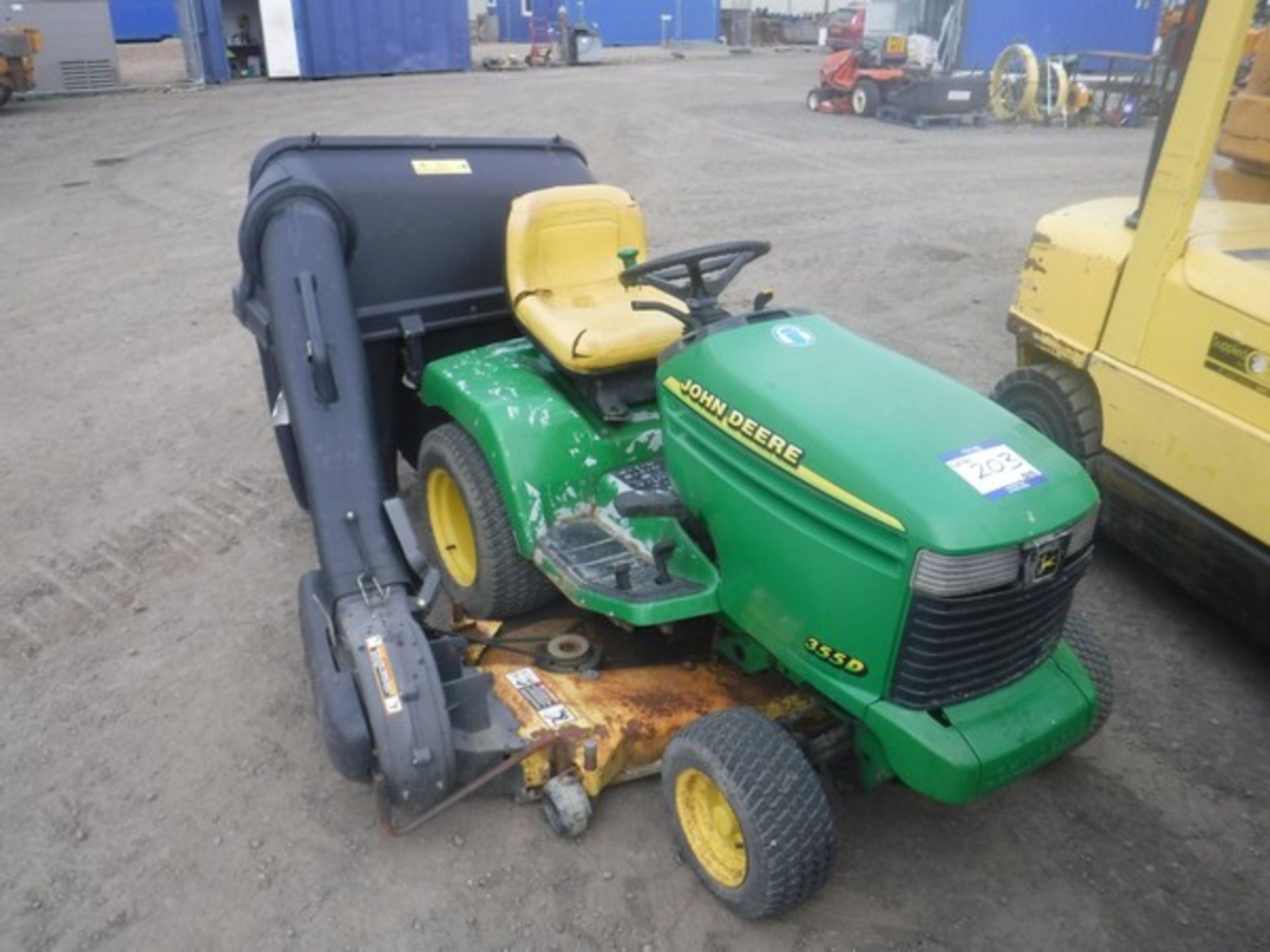 1985 JOHN DEERE 355D ride on mower c/w collector. 1987hrs (not verified) S/N CU2008D07742