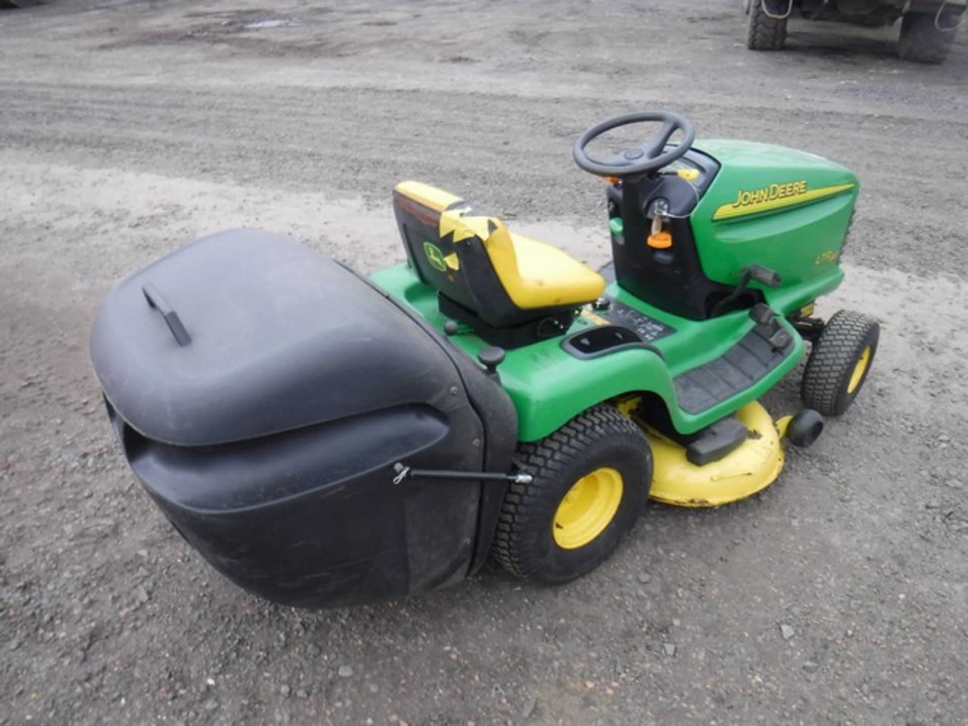 2007 JOHN DEERE LTR 180 petrol 17hp lawn tractor. Hydrostatic transmission - Bild 2 aus 3