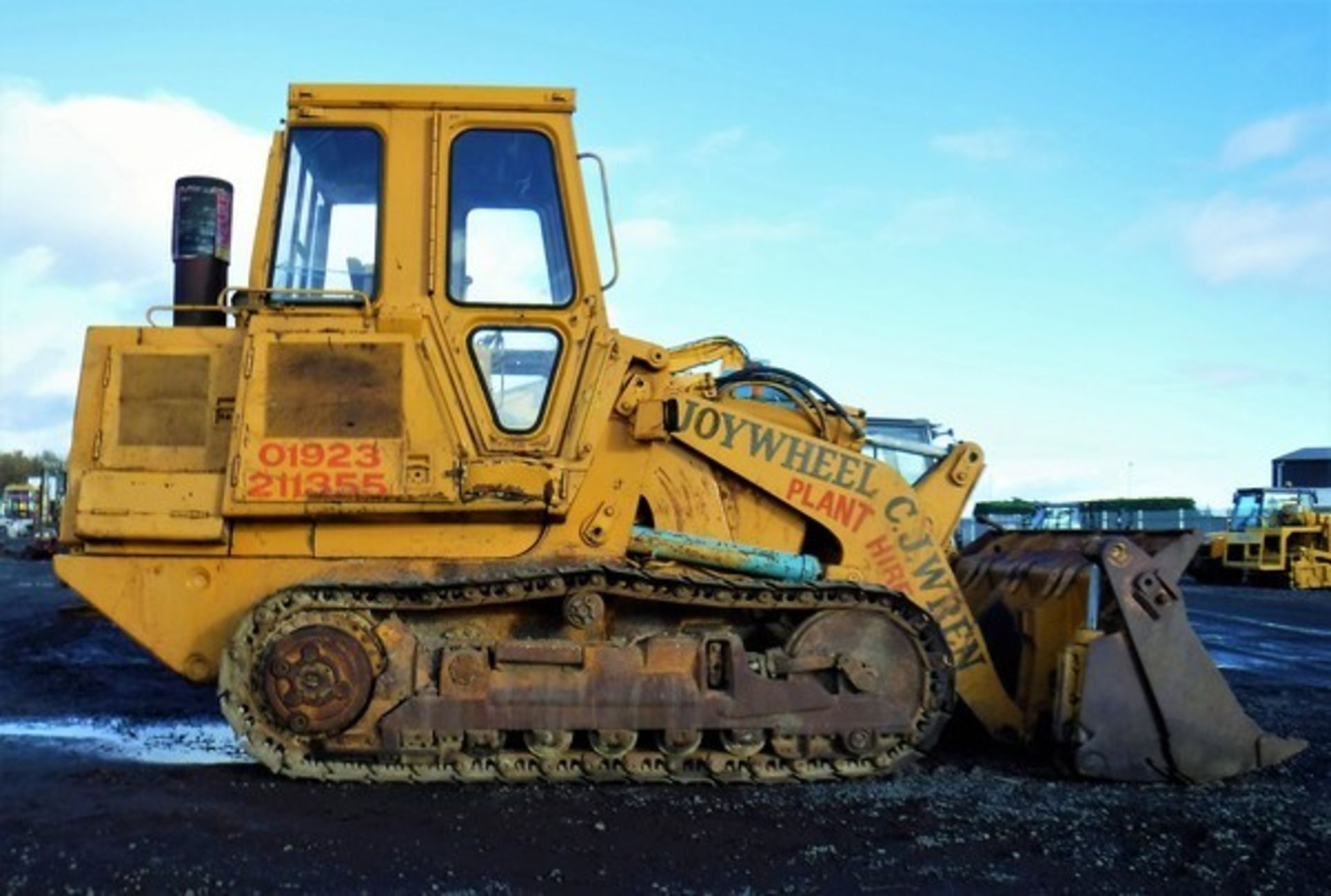 1995 CATERPILLAR 943 S/N45V1UP 11,943 hrs (not verified) **NON-RUNNER** - Bild 4 aus 17