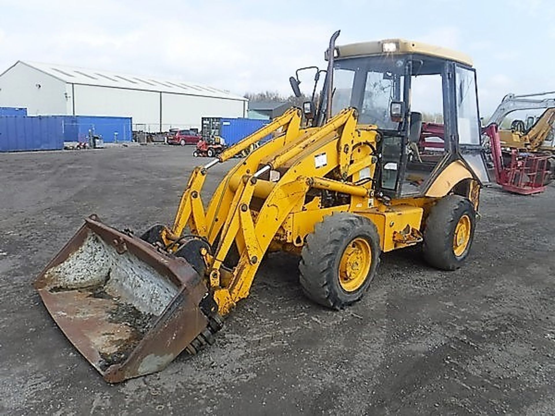 2003 JCB 2CX airmaster c/w side tip bucket. No keys, only drives in reverse S/N SLPAIRAA30