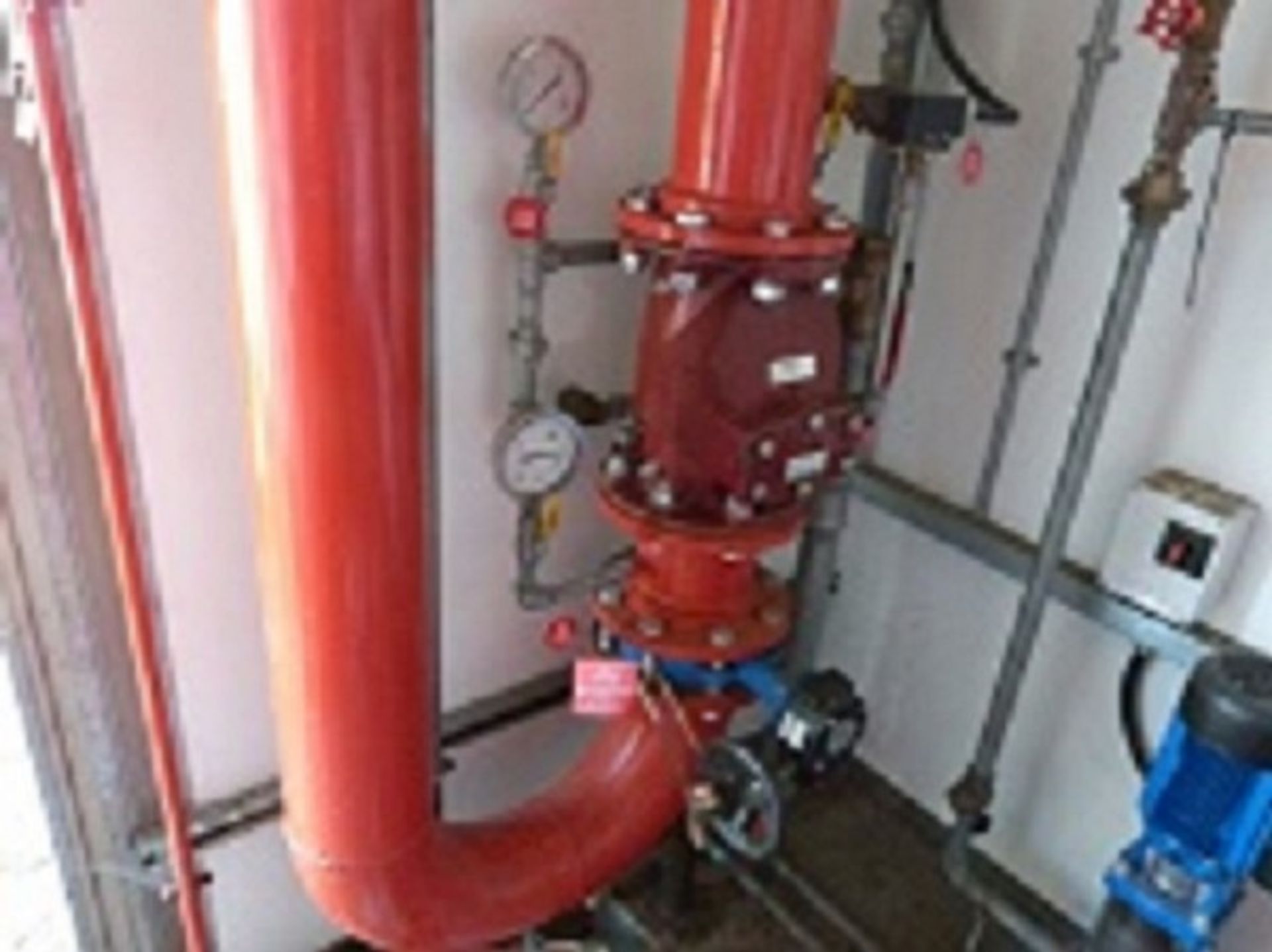 1999 self-contained electric water pumping station with all ancillary control equipment co - Image 3 of 9