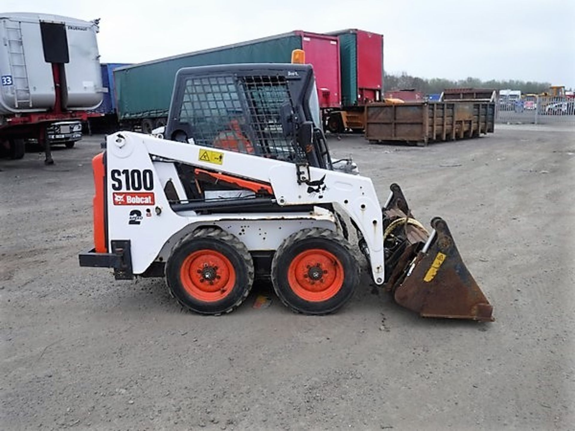 BOBCAT S100 c/w one bucket 82hrs. S/N A8ET20652. *NO KEYS* - Image 3 of 7