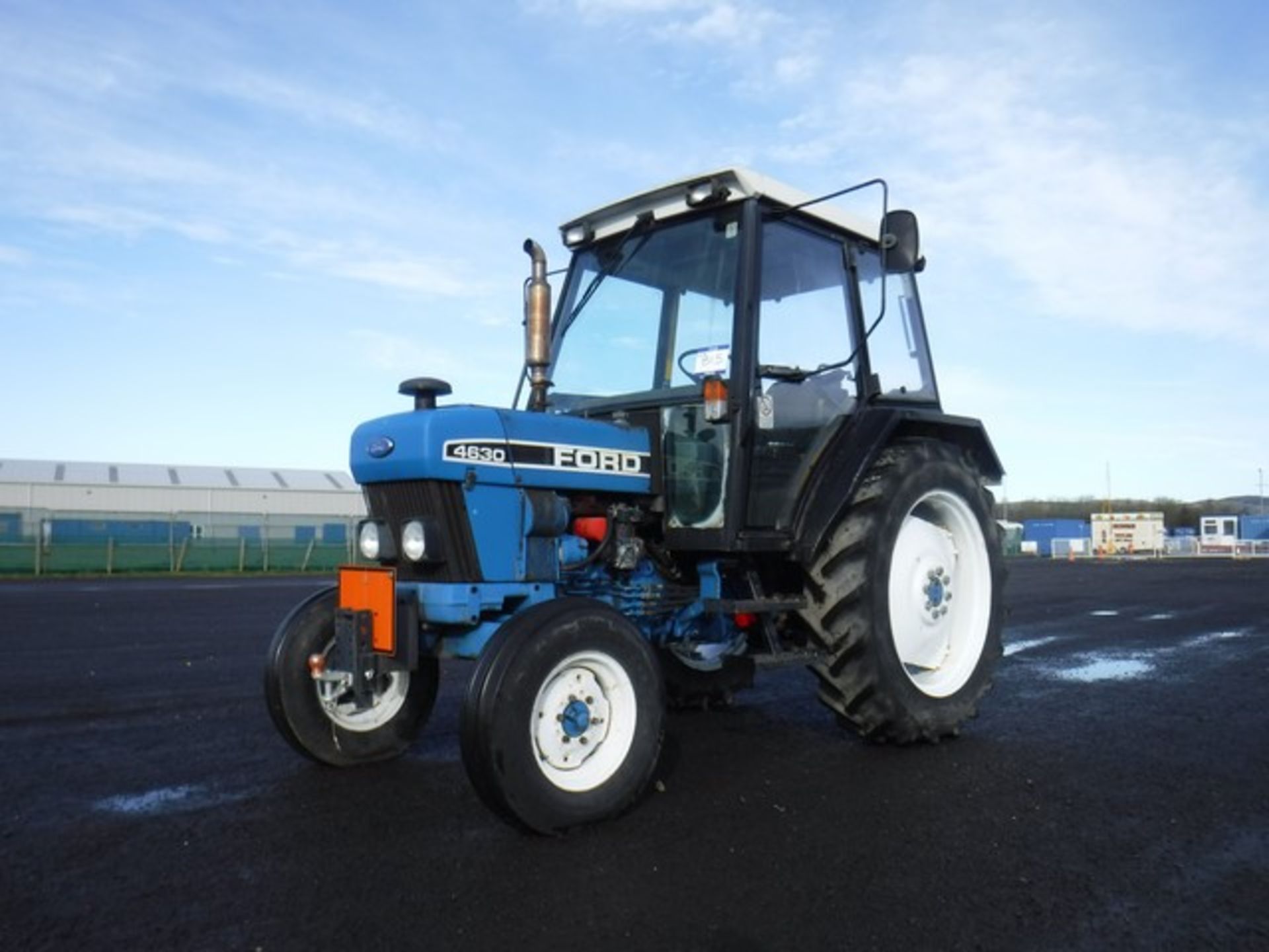 FORD 4630 2wd tractor, piped for trailer, air brakes good condition, 623 hrs (guaranteed).