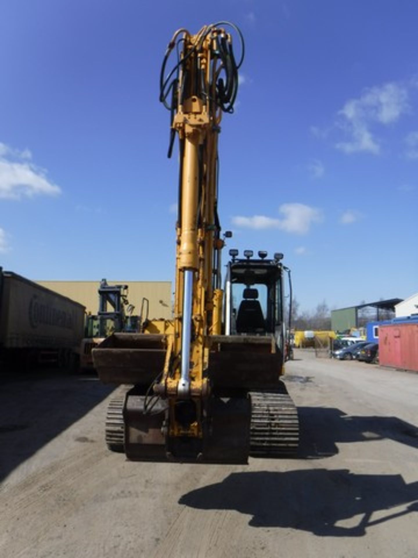 2000 LIEBHERR R900B excavator c/w 4 buckets. 10237hrs (not verified) S/N 6646120 - Image 2 of 10