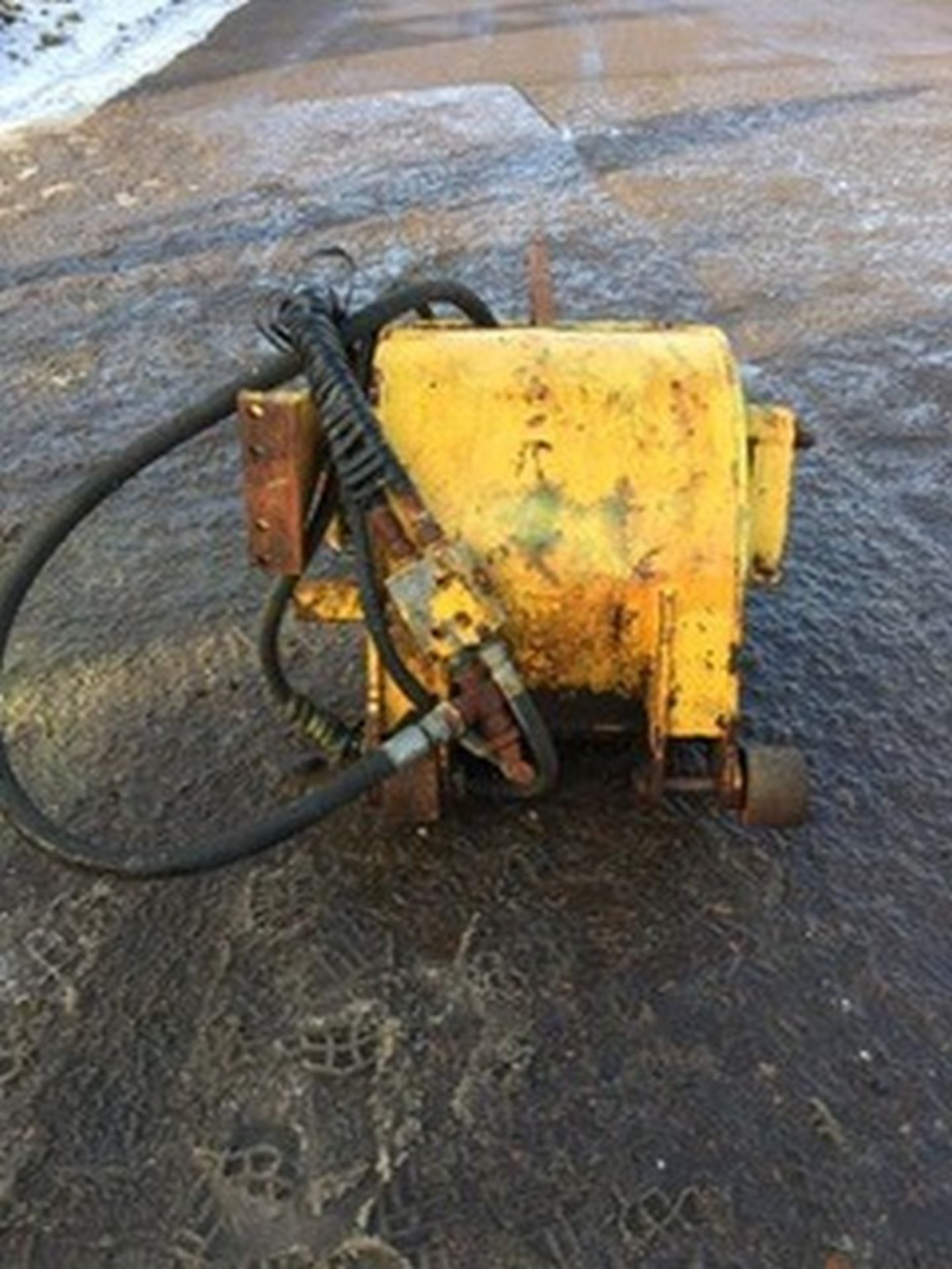 JCB patch planer 200 series S/N 10945. . **To be sold from Errol auction site. Viewing and - Image 2 of 5