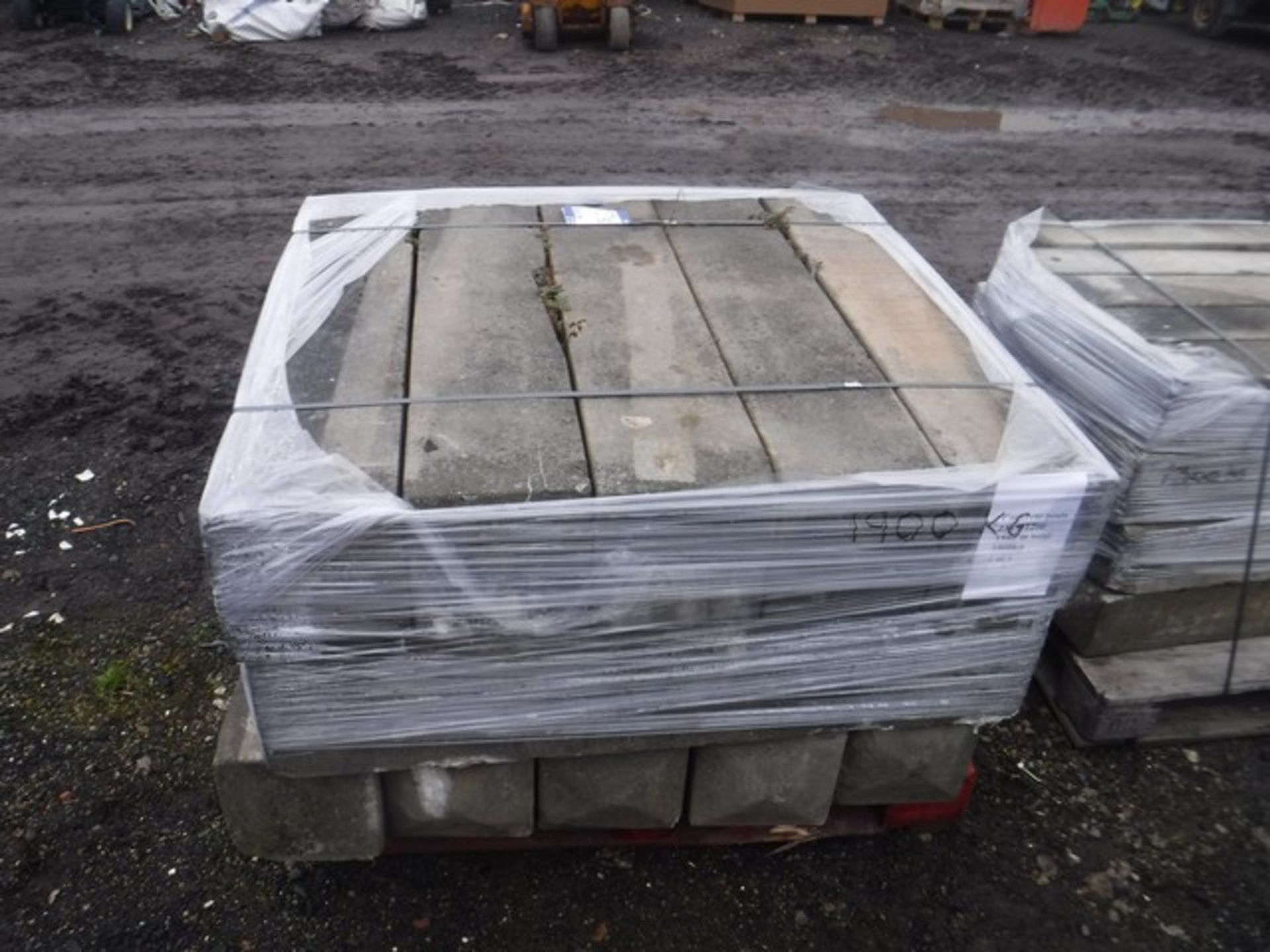 Concrete posts 230 x 1200. 1900kg (approx 15) 1 pallet