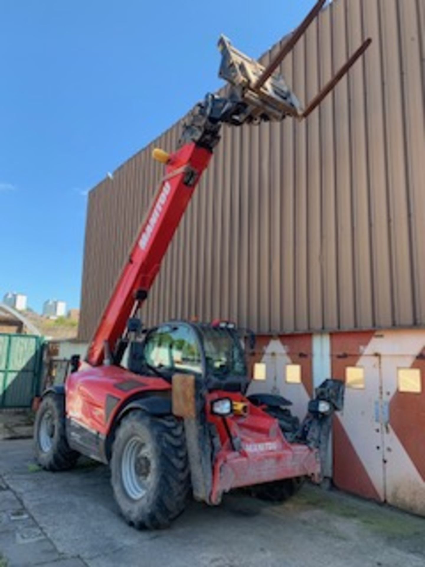 2015 MANITOU MT184 TELESCOPIC FORKLIFT 6473 HRS, REVERSE CAMERA, SIDE SHIFT