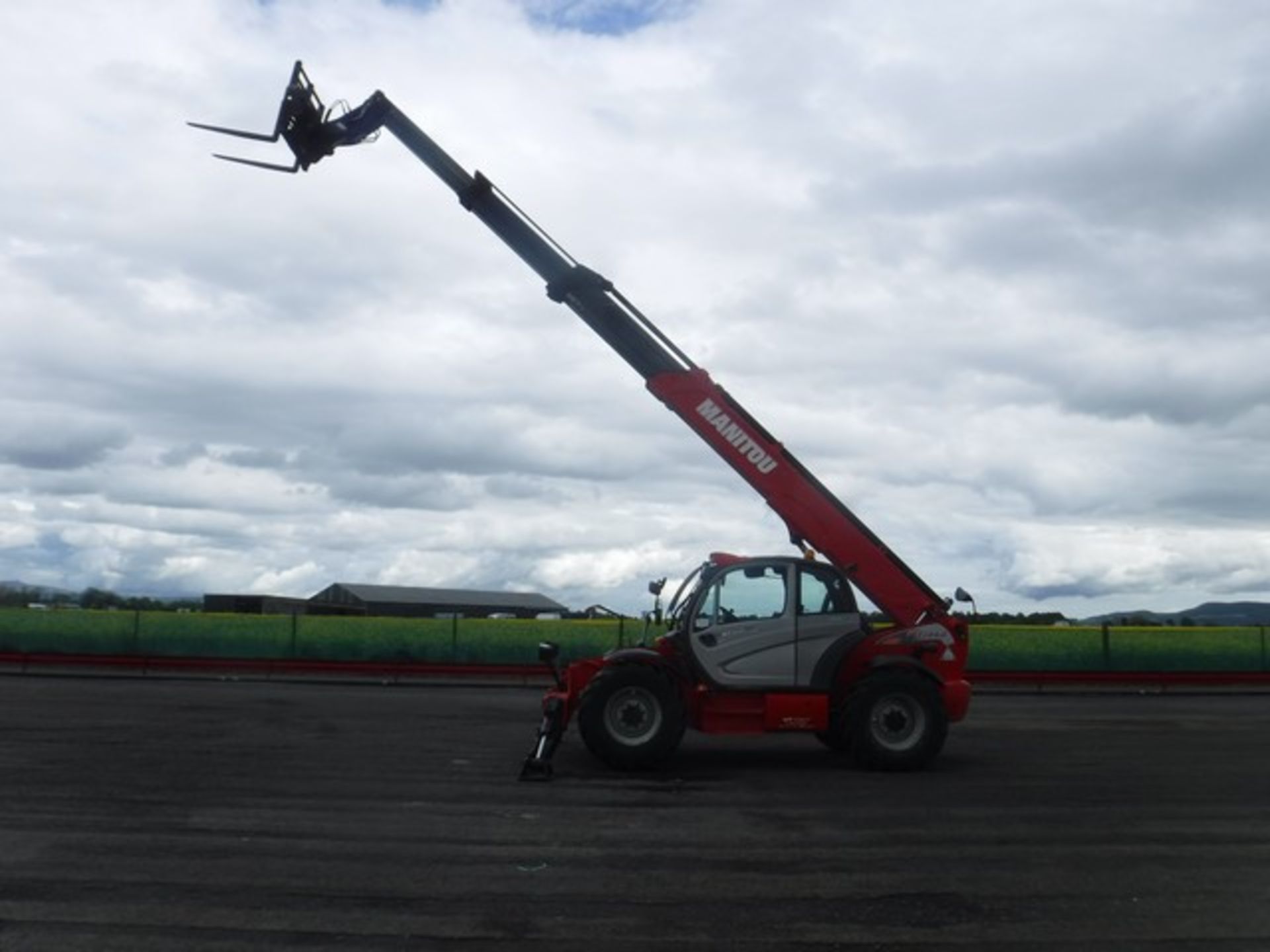 2014 MANITOU MT1840 TELESCOPIC FORKLIFT 6124 HRS REVERSE CAMERA REG SV64BLF - Image 2 of 9