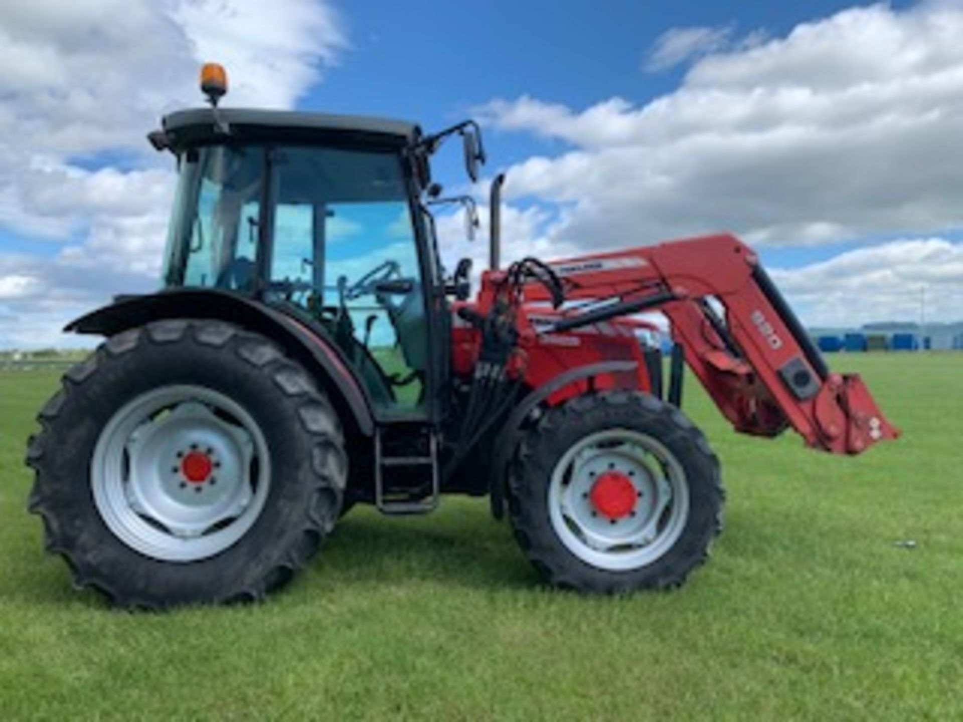 2008 Massey Ferguson 3625 4WD Tractor c/w MF 920 loader only 549hrs (not verified) SN - T - Image 8 of 11