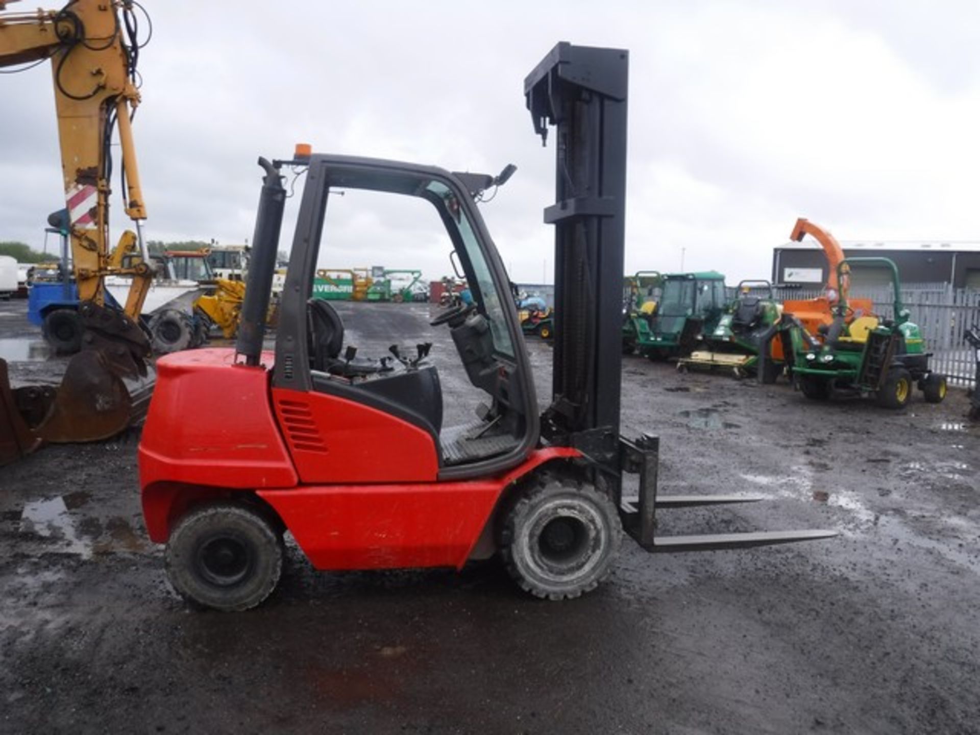 1999 STEINBOCK CD30C diesel forklift. Loler certified. Certificate in office. New forks. L - Image 3 of 6