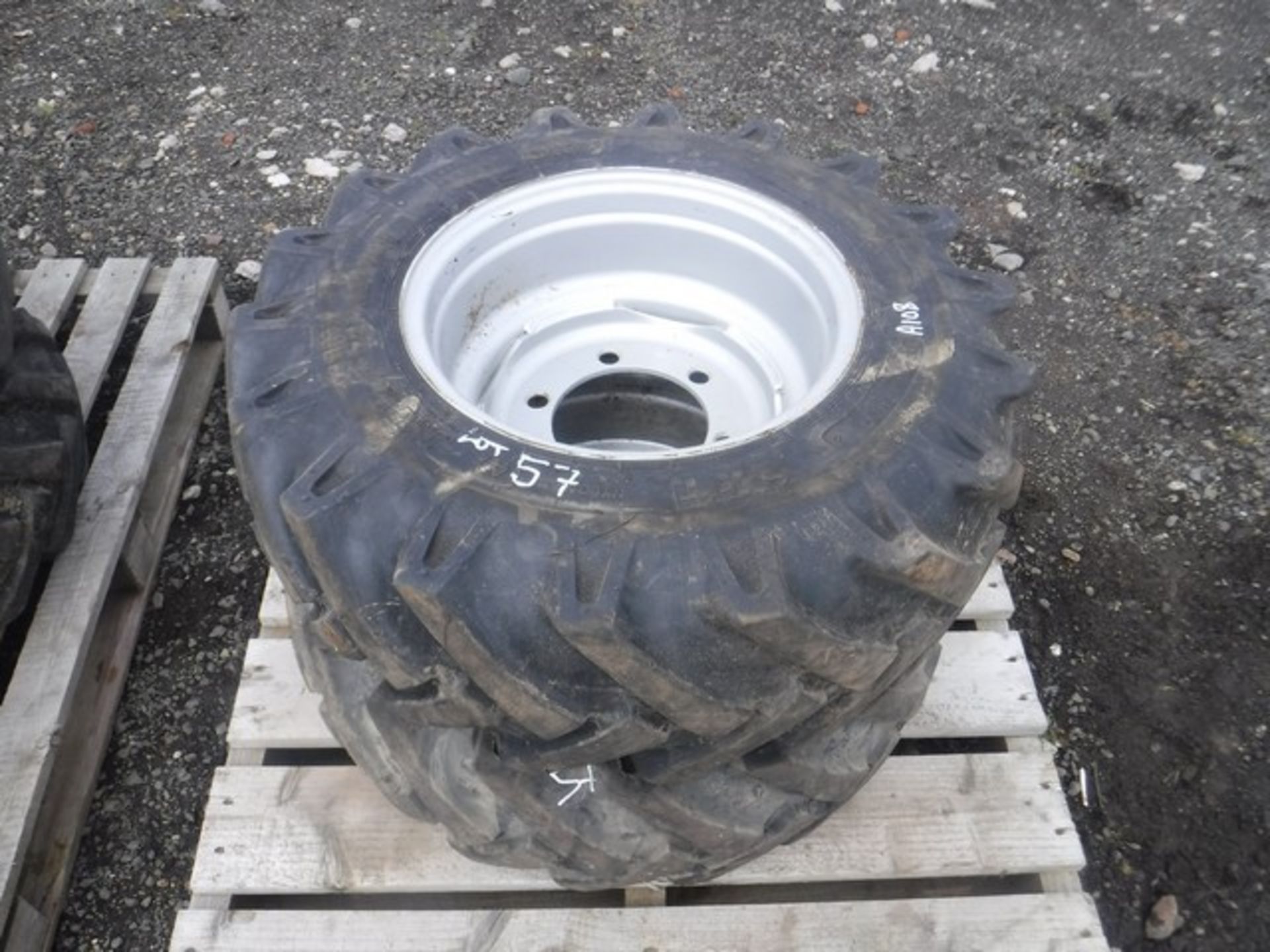 BKT 10.0/75 - 15.3 used tyres &amp; wheels