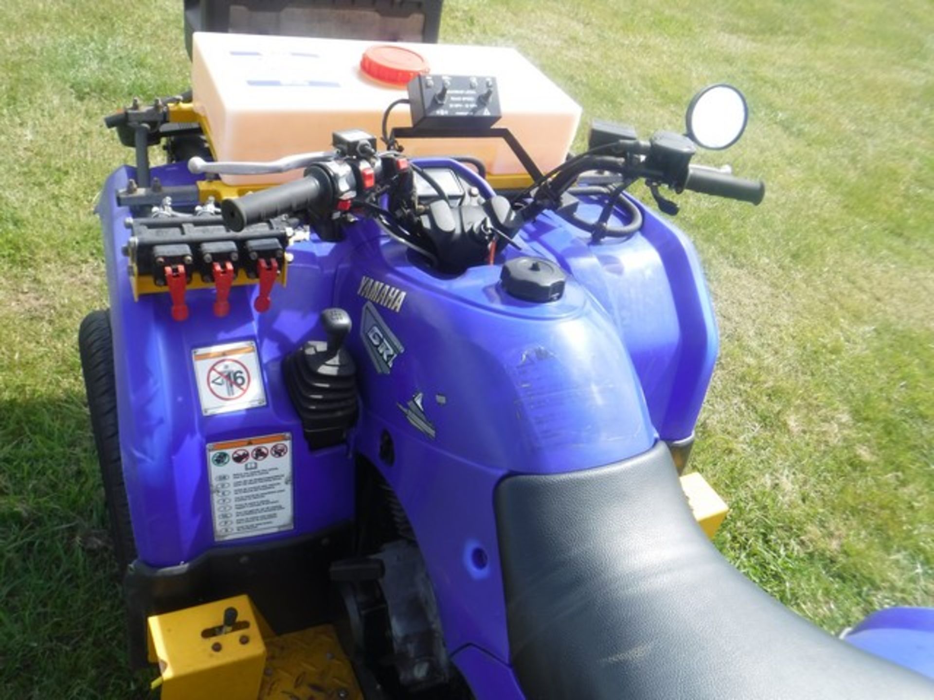 YAMAHA 2WD quad with sprayer and tanks 25941km (not verified) V5 --here - Image 5 of 6