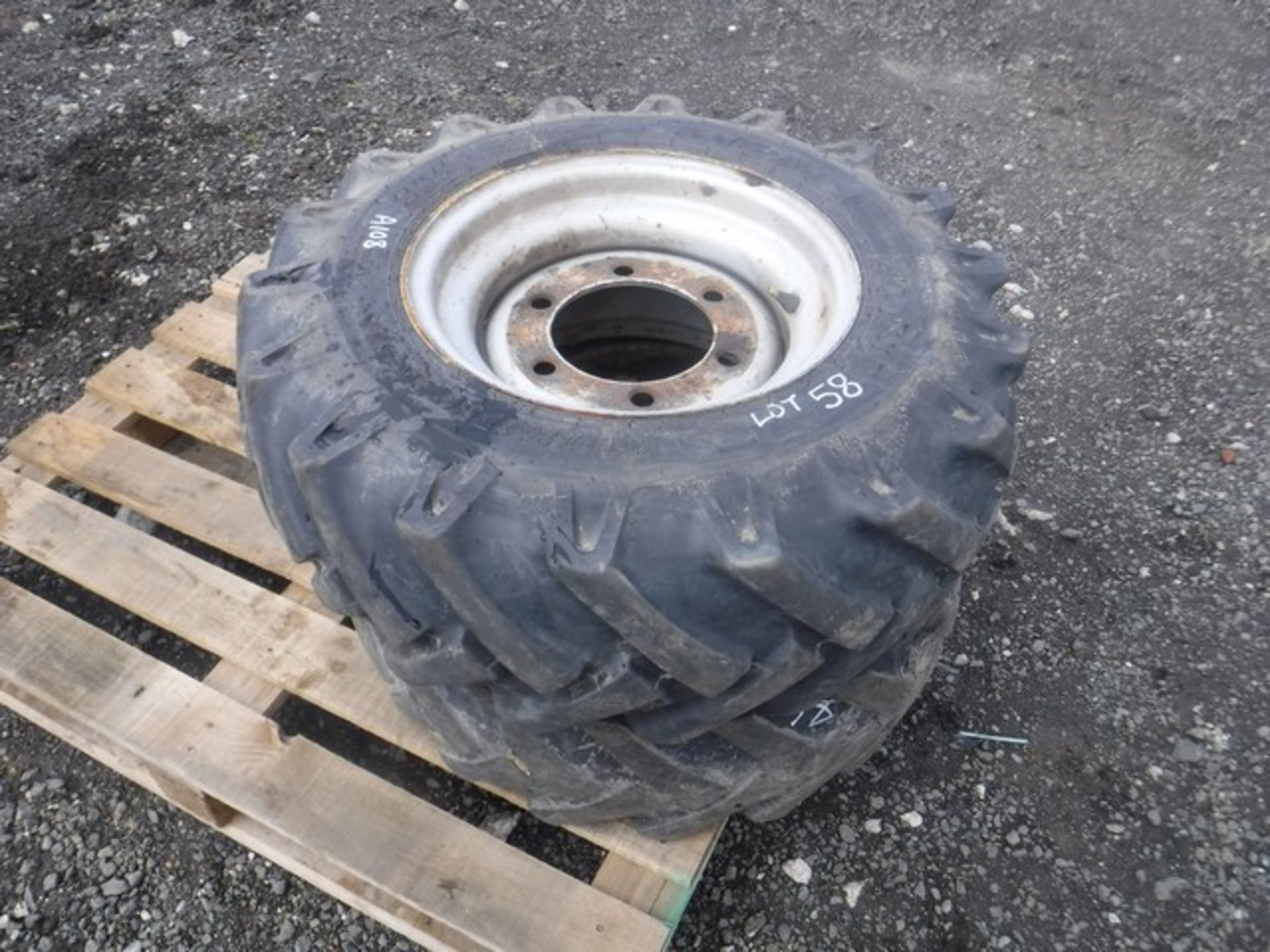 BKT 10.0/75 - 15.3 used tyres &amp; wheels