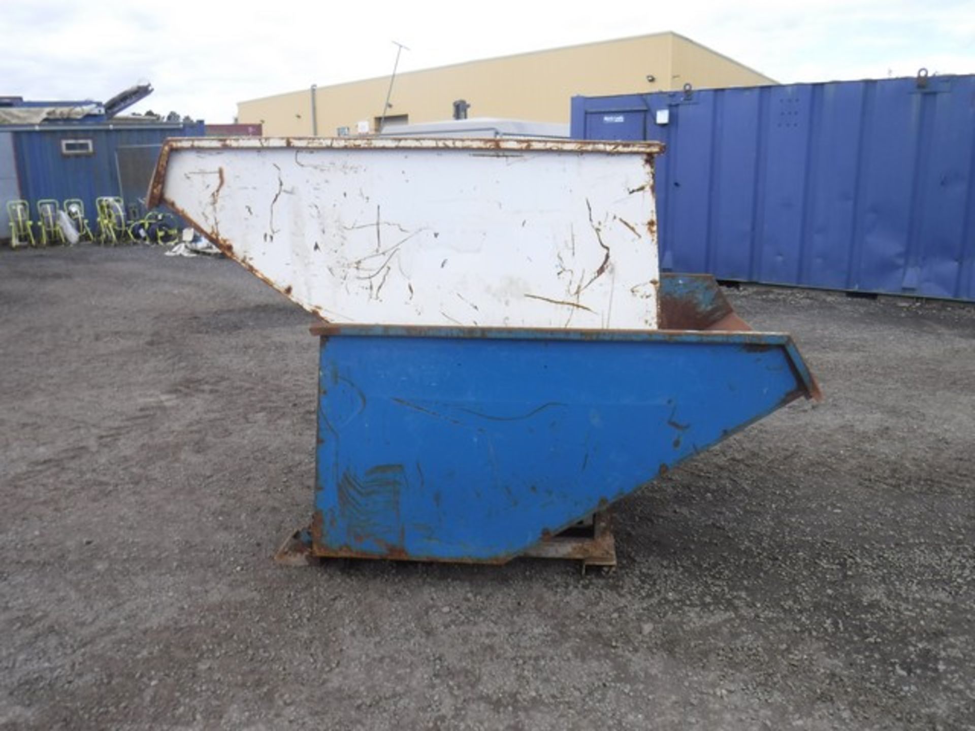 TIPPING SKIPS X2 - 1200LTR CAPACITY