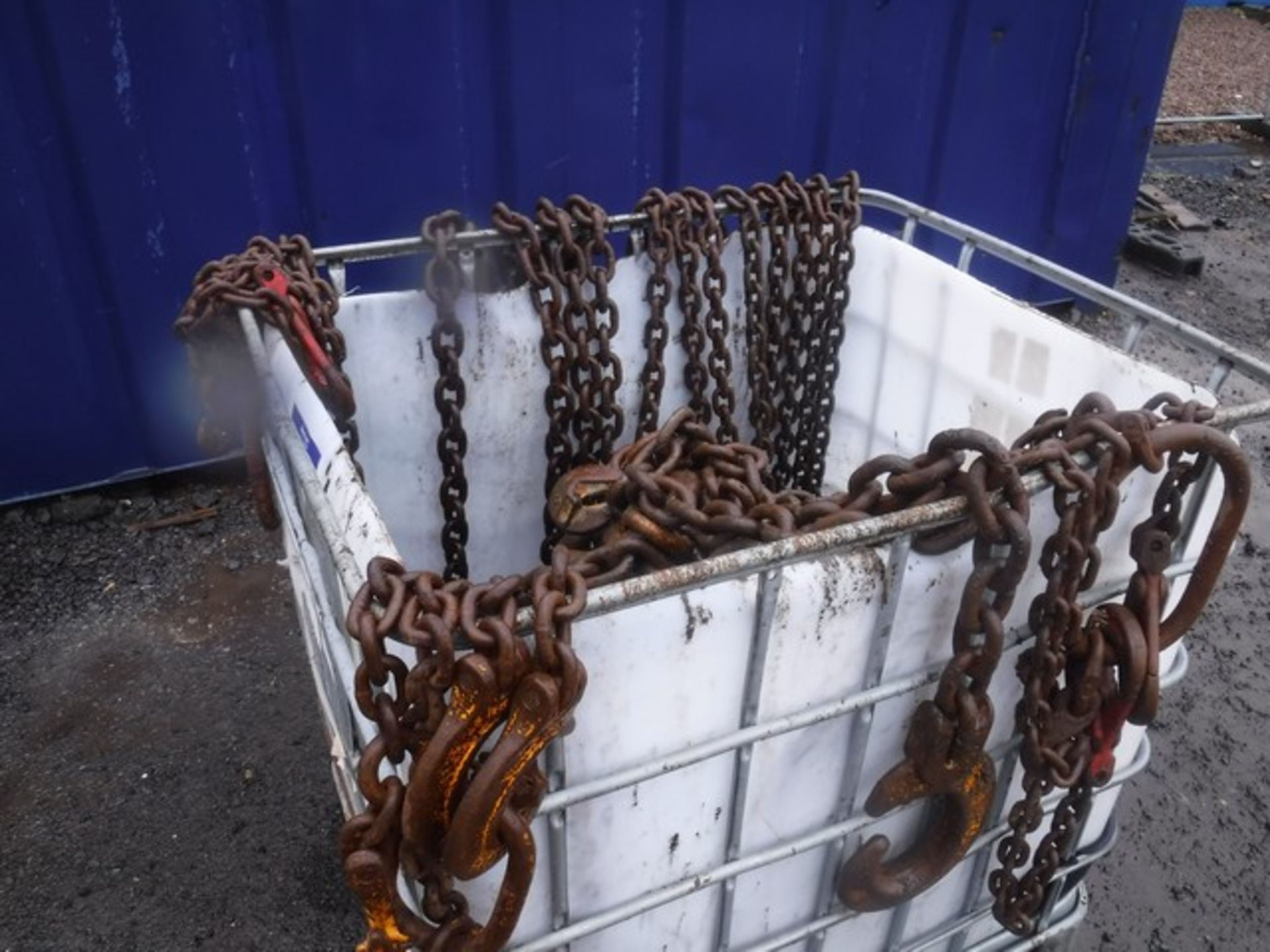 Stillage of heavy duty chains - Image 2 of 2