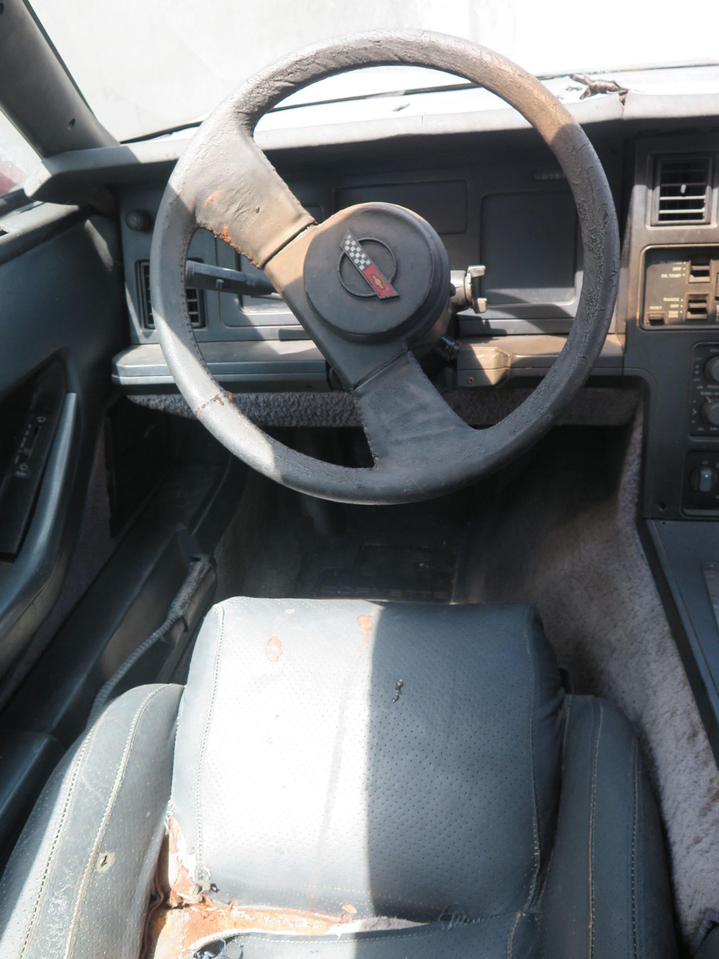 1984 CHEVROLET CORVETTE LISC# 2GBH936 W/ CROSSFIRE INJECTION GAS ENGINE, AUTOMATIC TRANS, VIN# - Image 5 of 9
