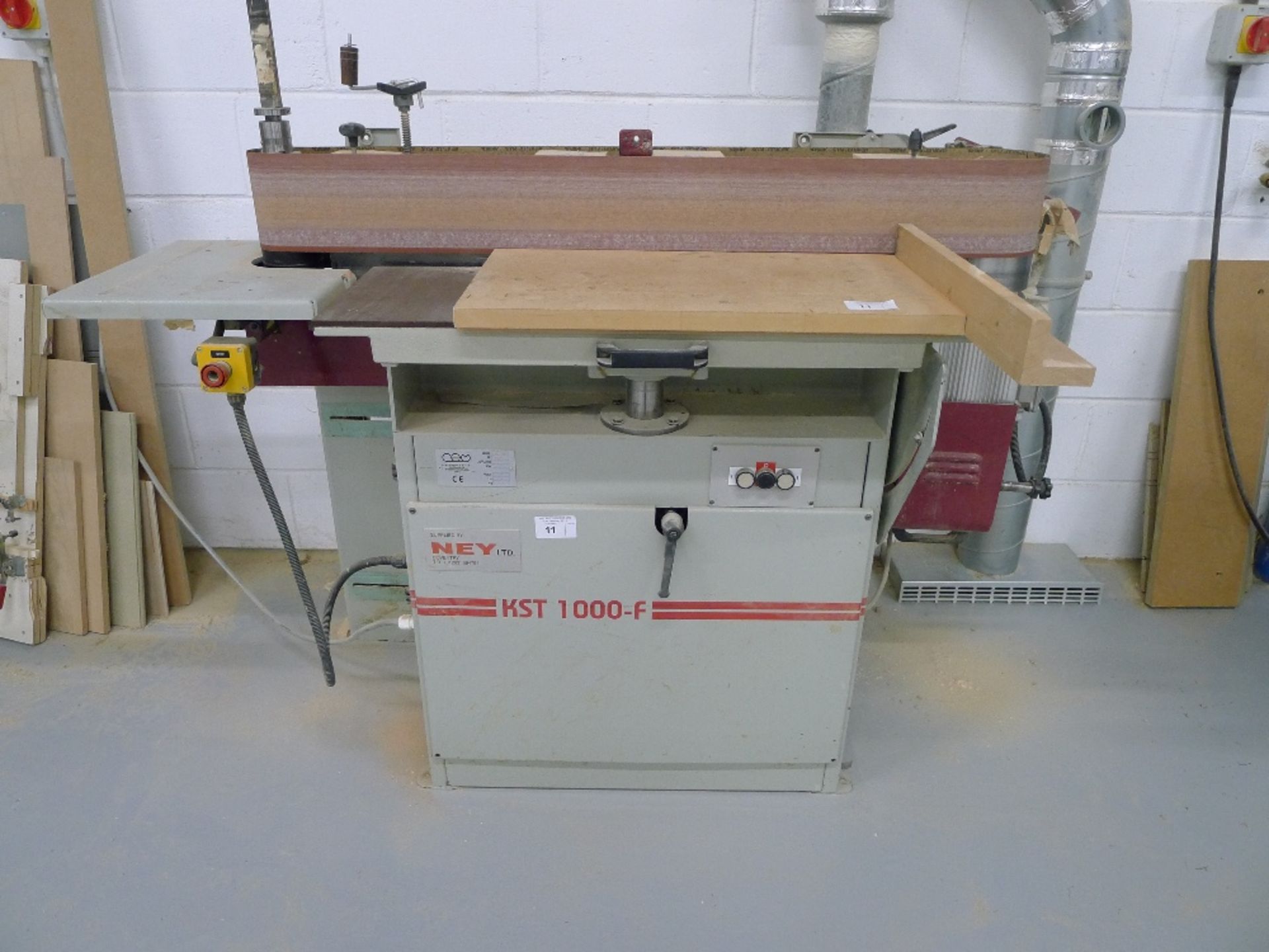 1 longitudinal oscillating belt sander by CEM type KST 1000F, s/n 25.7011, YOM 1997, 3ph. Please