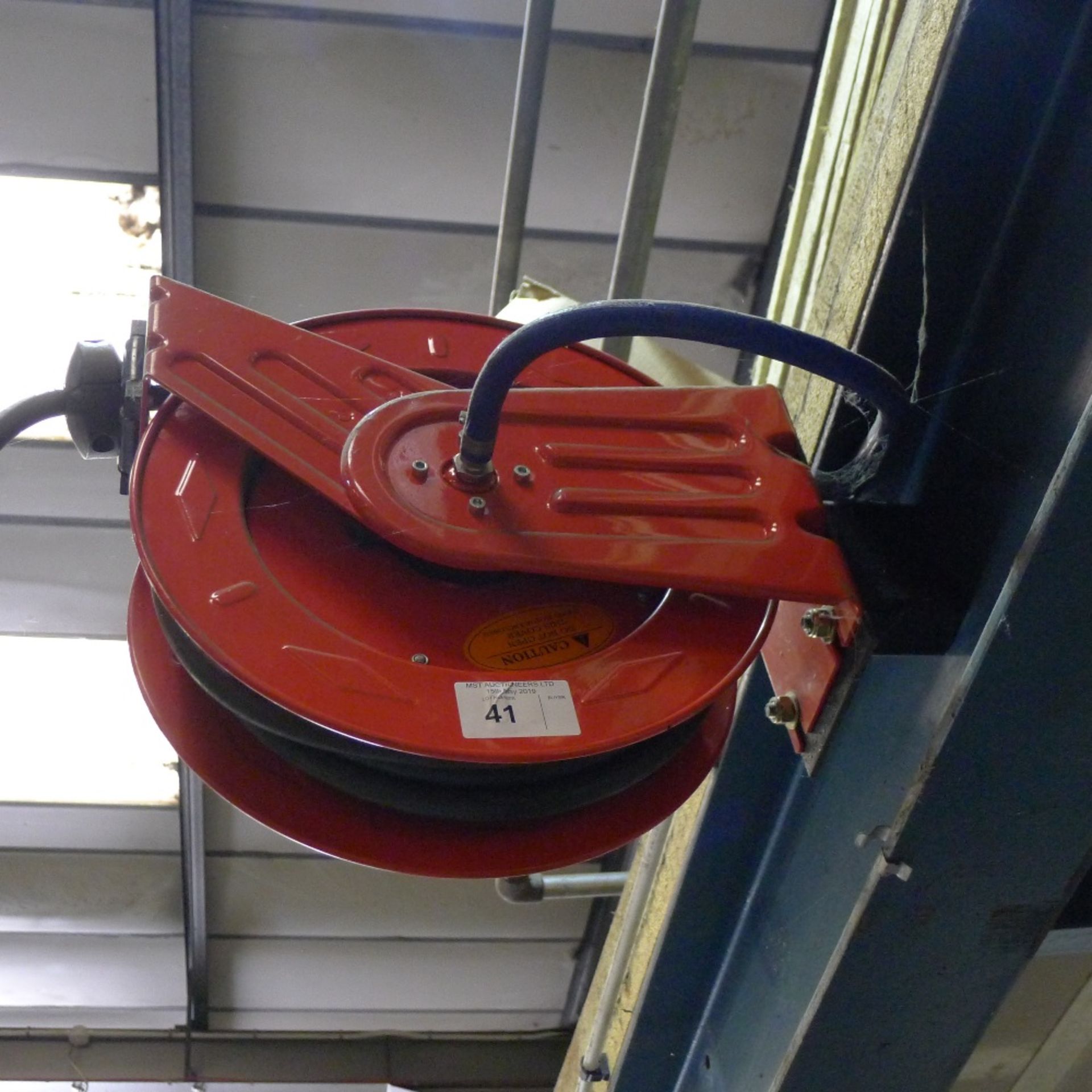 1 wall mounted retractable air hose on metal reel by Redashe - Image 3 of 3