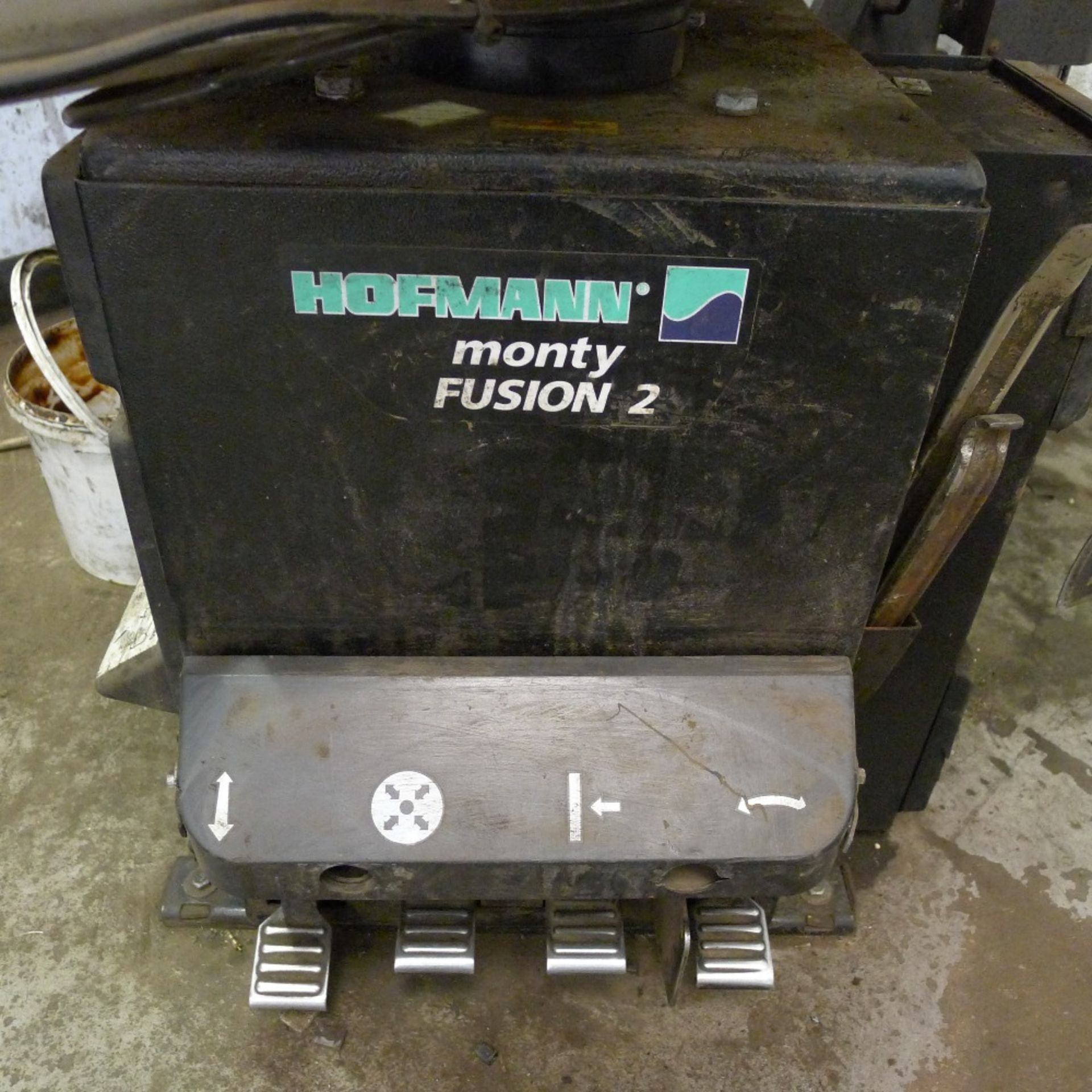 1 tyre changer by Hofmann type Monty 3300 Fusion II, 24 inch, YOM 2013, 240v fitted with a Hofmann - Image 2 of 4