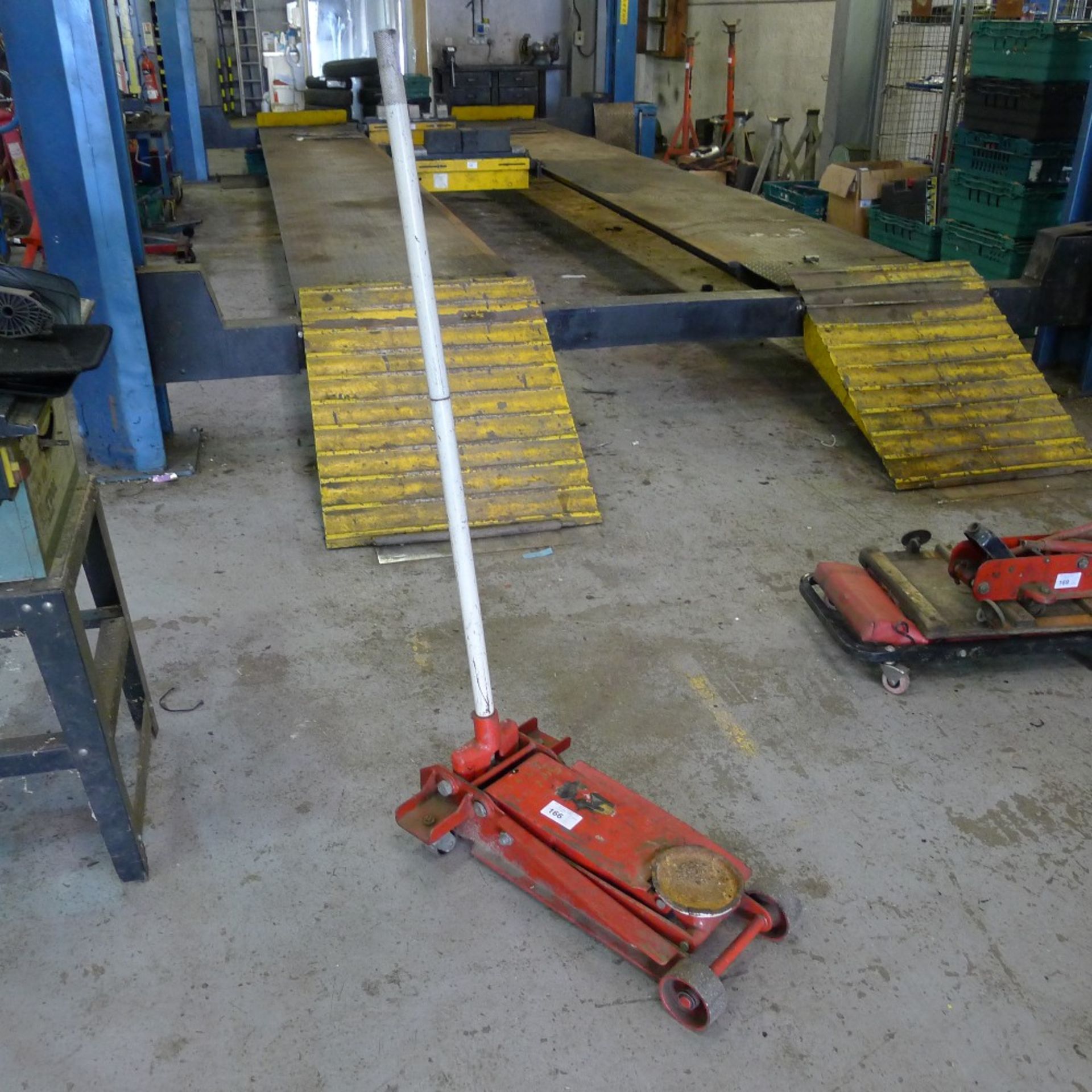 1 trolley jack believed to be 3 ton capacity – no make visible