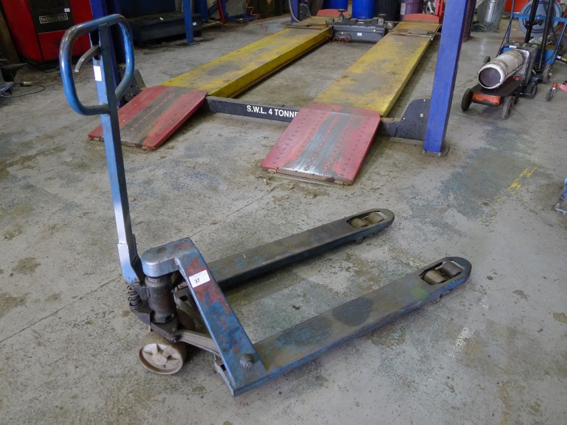 1 set of pallet trucks