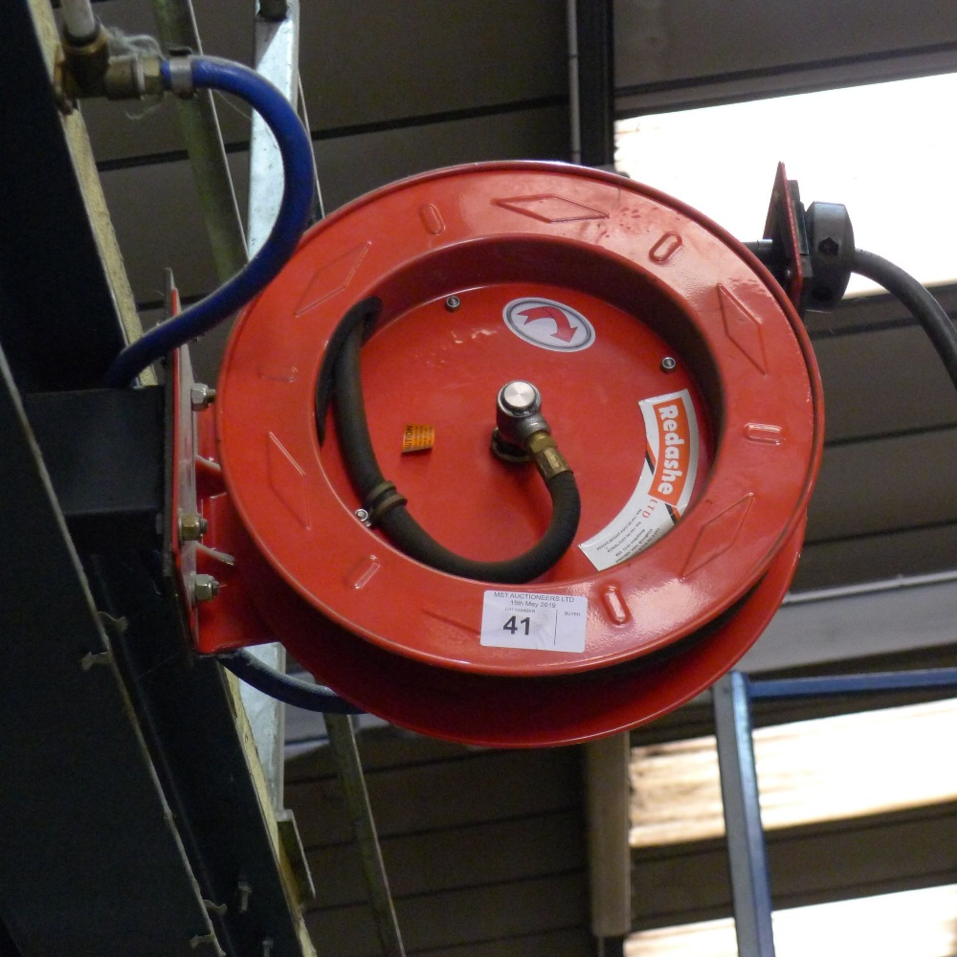 1 wall mounted retractable air hose on metal reel by Redashe - Image 2 of 3