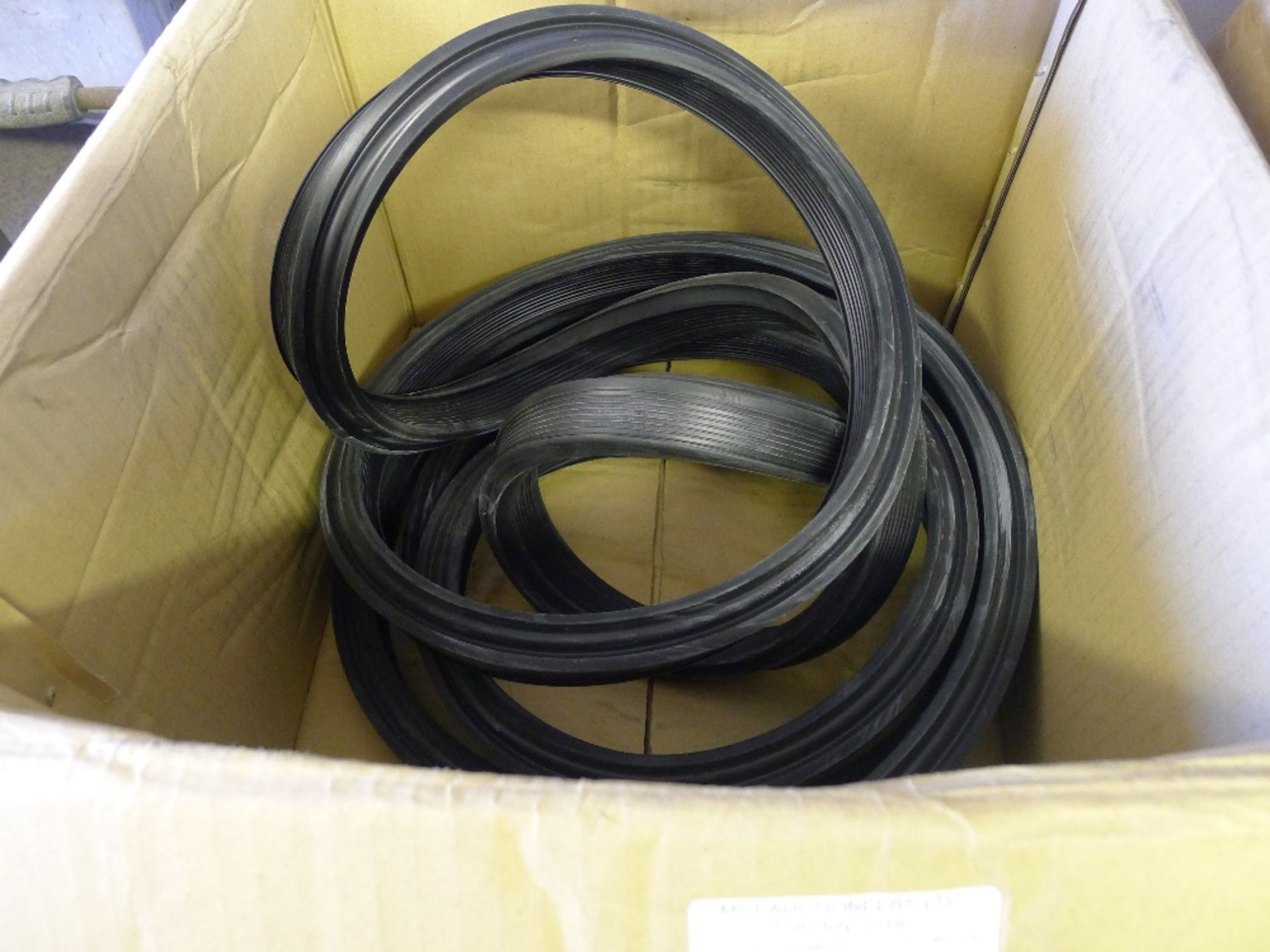 A quantity of rubber edging and heat shrink hand rail cover - Image 3 of 5