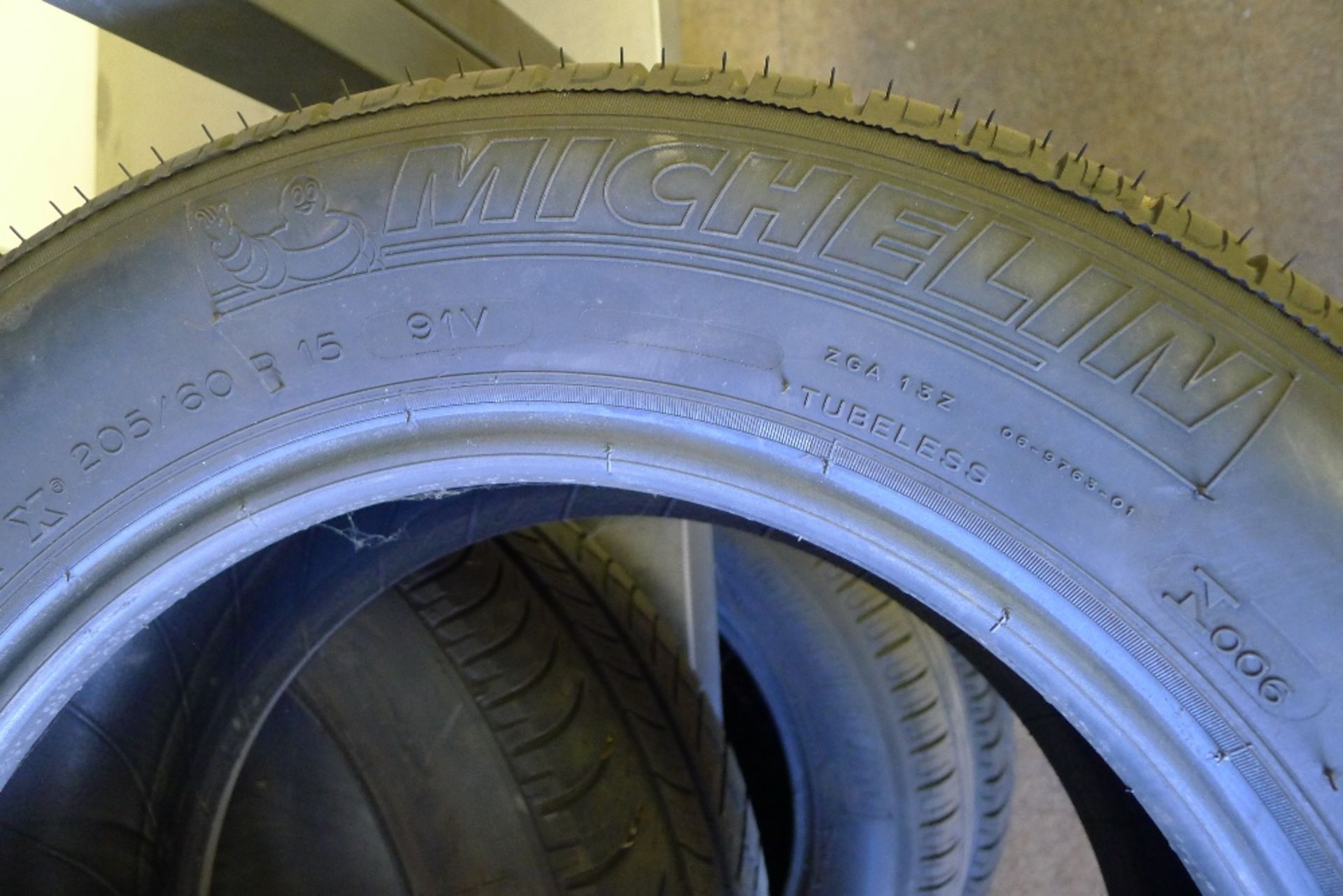 A quantity of various items including a blue bin, 4 Michelin 205/60 R15 tyres, a length of hose - Image 7 of 7