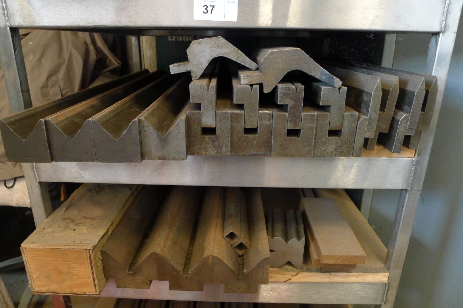 1 rack containing a quantity of various press brake tooling – rack is included - Image 4 of 5