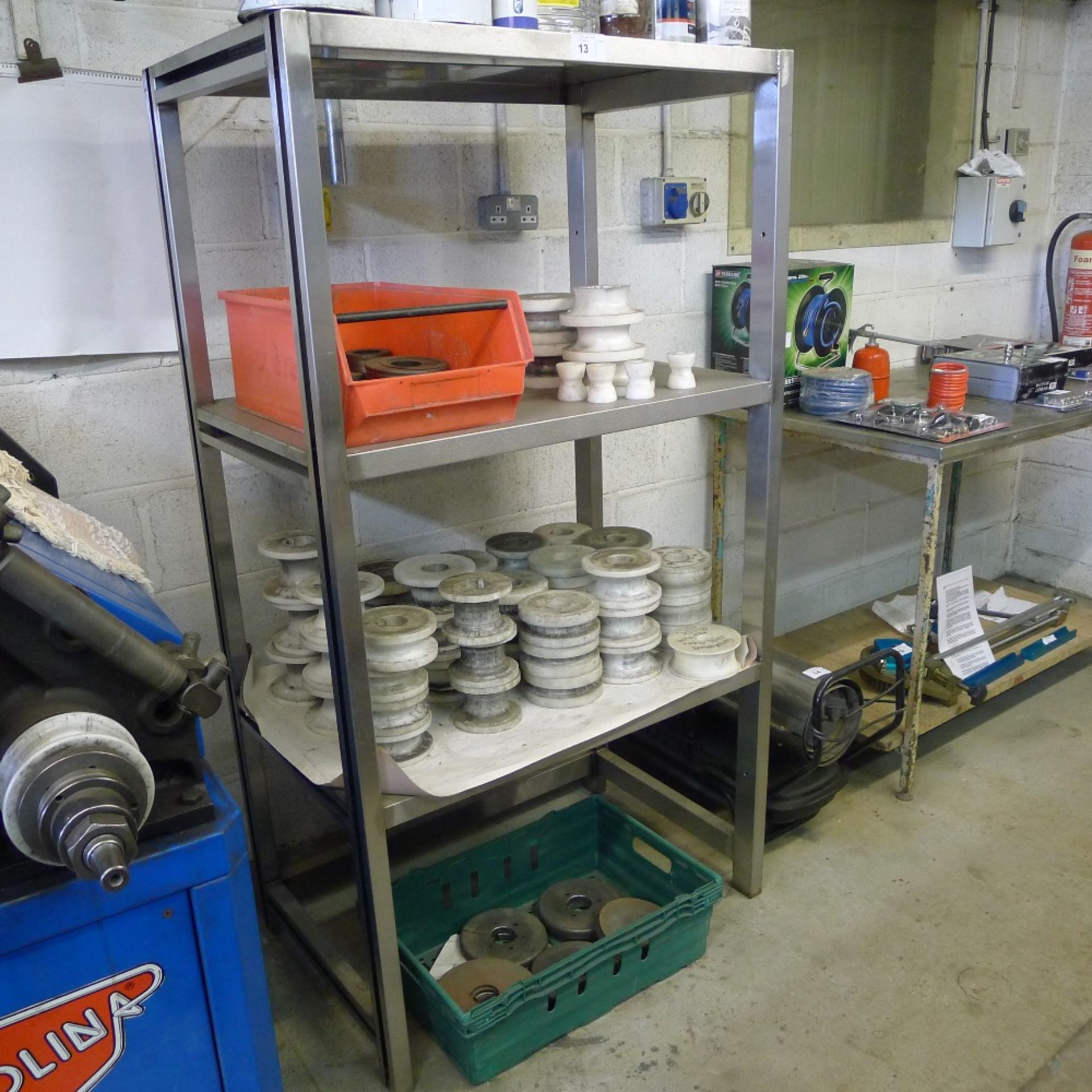 1 stainless steel shelf unit – please note the items shown on the shelves in the photos are not - Image 2 of 2