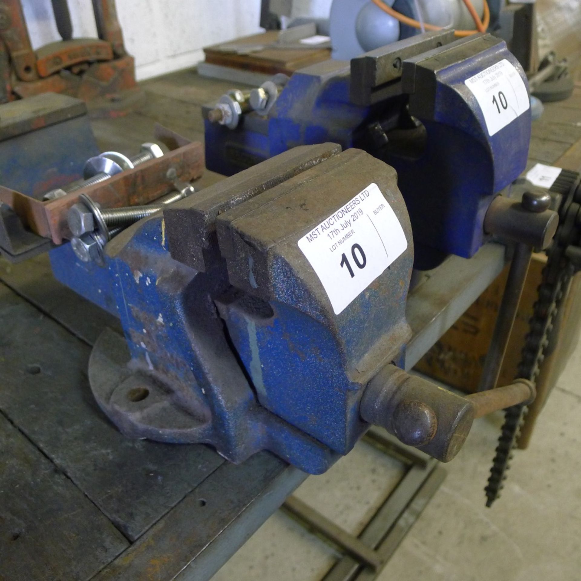 1 swivelling bench vice type 3VS and 1 other bench vice - Image 3 of 4