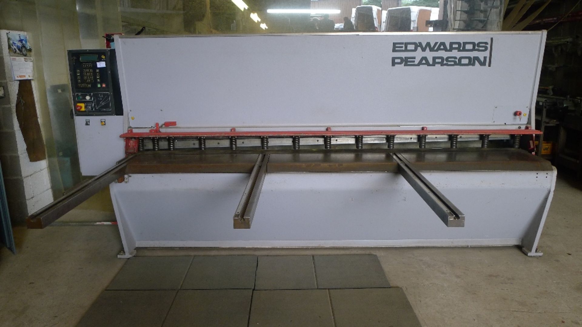 1 Edwards Pearson metal cutting guillotine model VR 6.5 / 3000, machine number 00V164, YOM 2000, 3ph